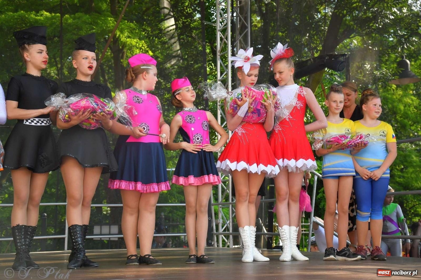 Zdjęcie w galerii na portalu naszraciborz.pl: Roztańczony raciborski zamek, czyli mażoretkowy zawrót głowy [FOTO i WIDEO] wiadomości z regionu