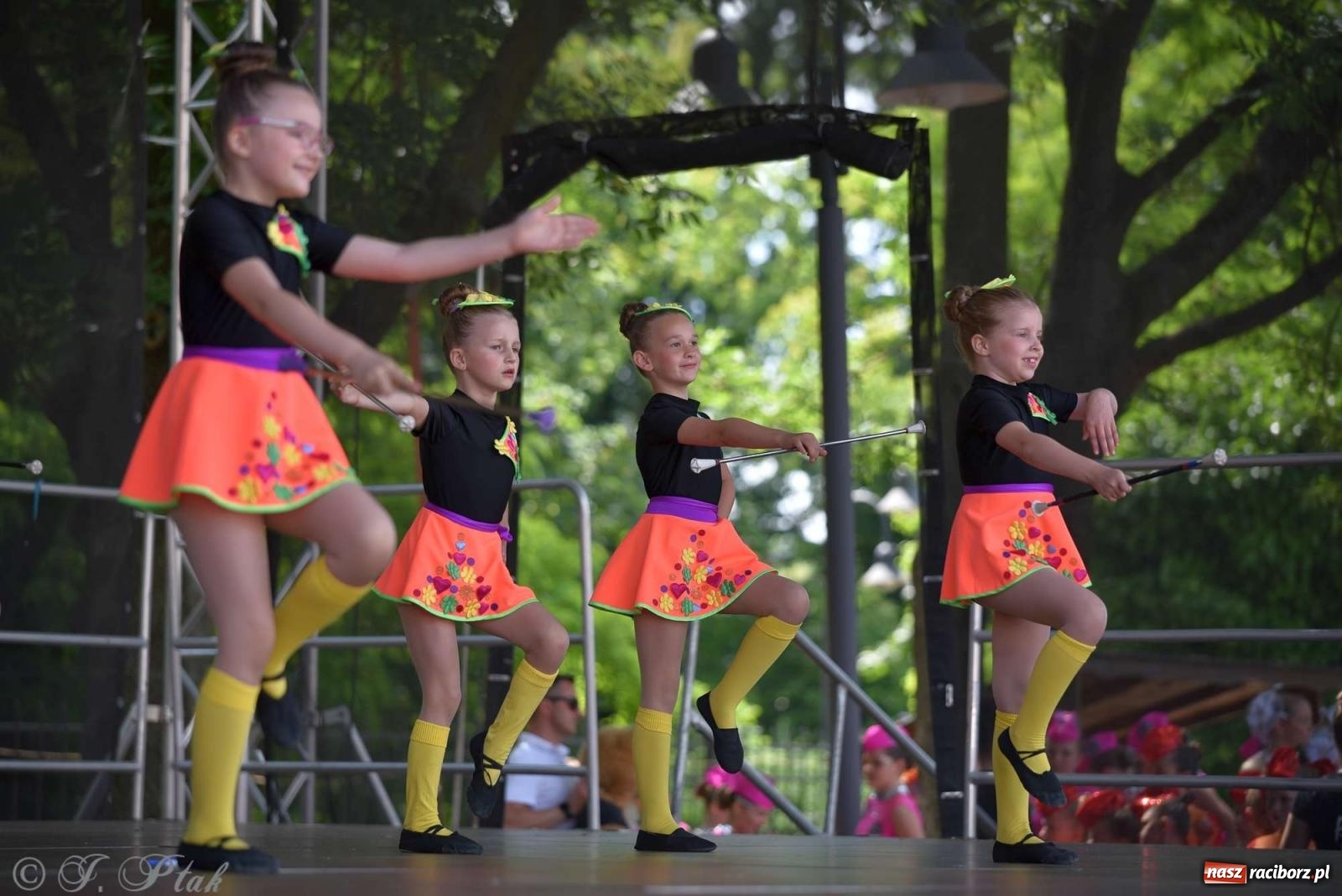 Zdjęcie w galerii na portalu naszraciborz.pl: Roztańczony raciborski zamek, czyli mażoretkowy zawrót głowy [FOTO i WIDEO] wiadomości z regionu