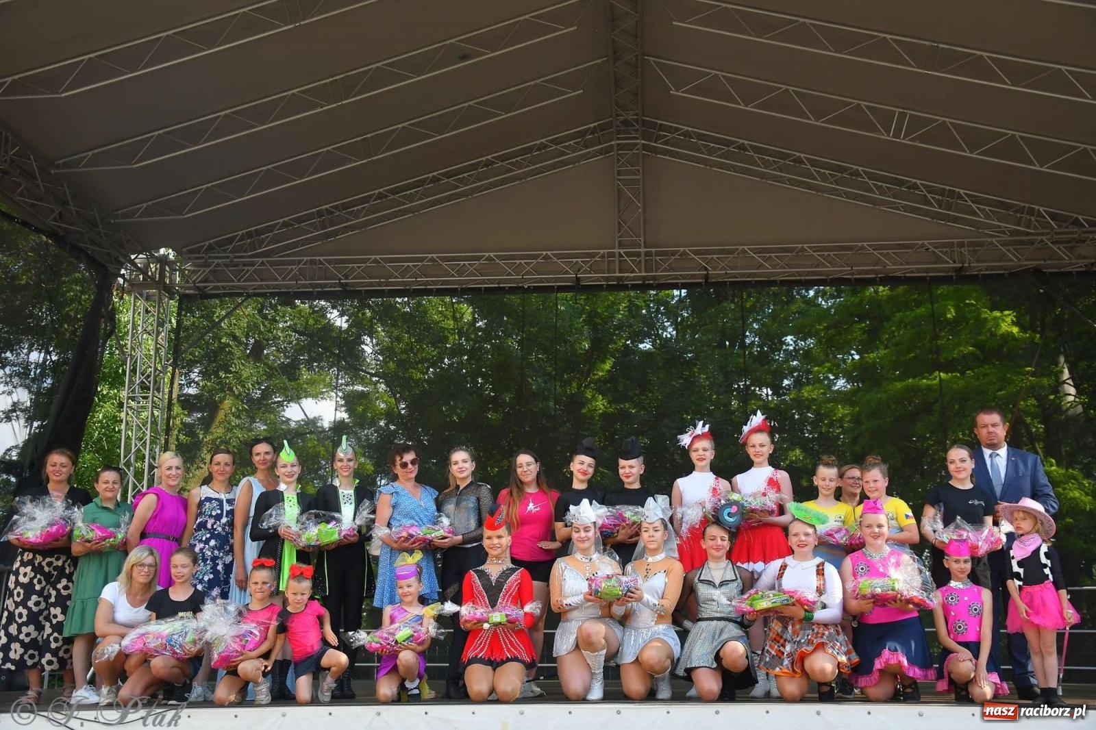 Zdjęcie w galerii na portalu naszraciborz.pl: Roztańczony raciborski zamek, czyli mażoretkowy zawrót głowy [FOTO i WIDEO] wiadomości z regionu