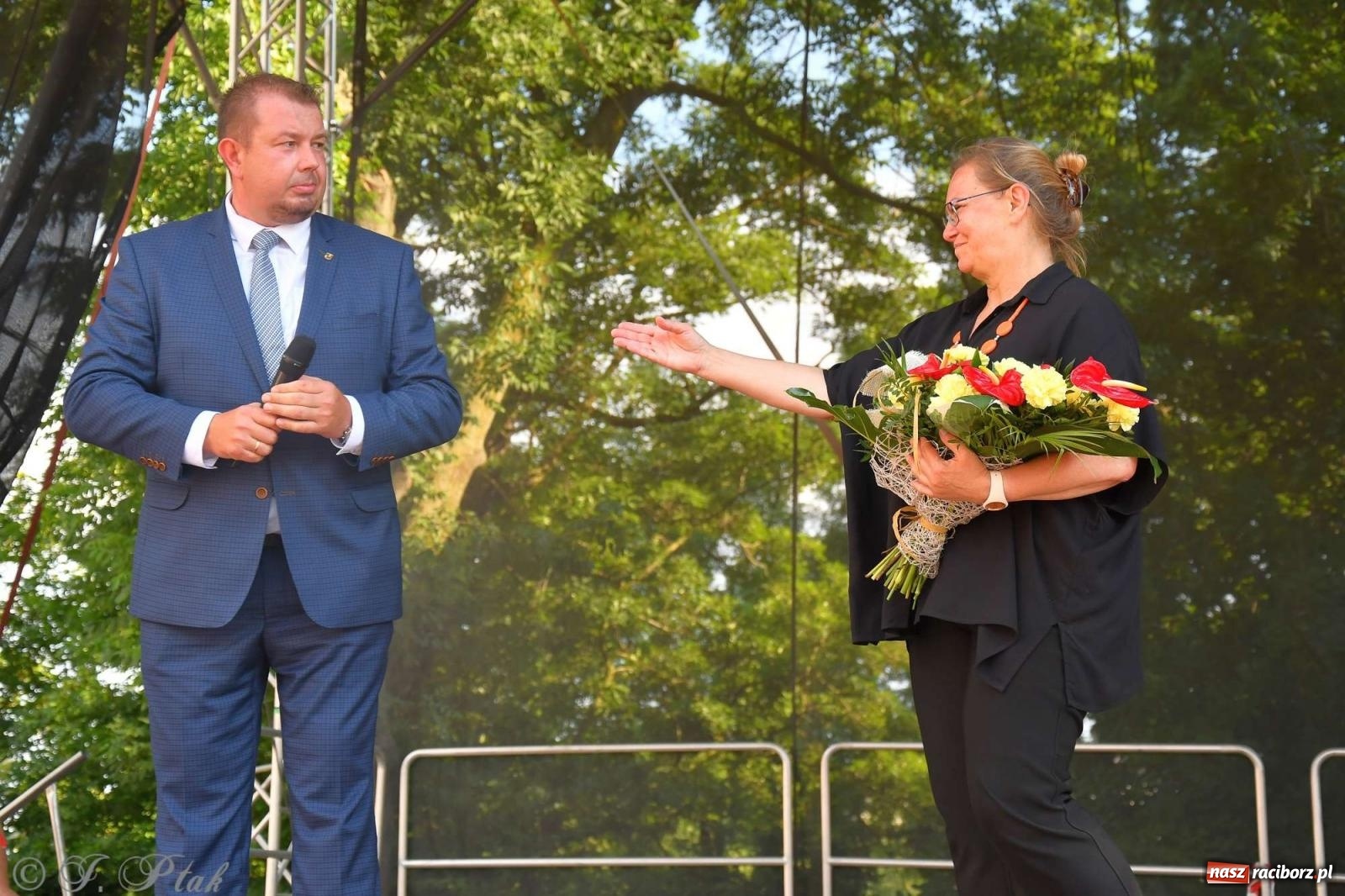 Zdjęcie w galerii na portalu naszraciborz.pl: Roztańczony raciborski zamek, czyli mażoretkowy zawrót głowy [FOTO i WIDEO] wiadomości z regionu