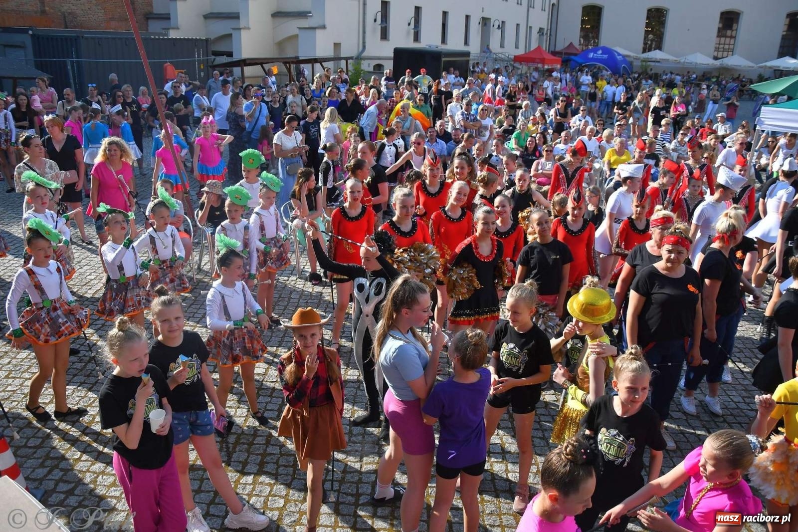 Zdjęcie w galerii na portalu naszraciborz.pl: Roztańczony raciborski zamek, czyli mażoretkowy zawrót głowy [FOTO i WIDEO] wiadomości z regionu