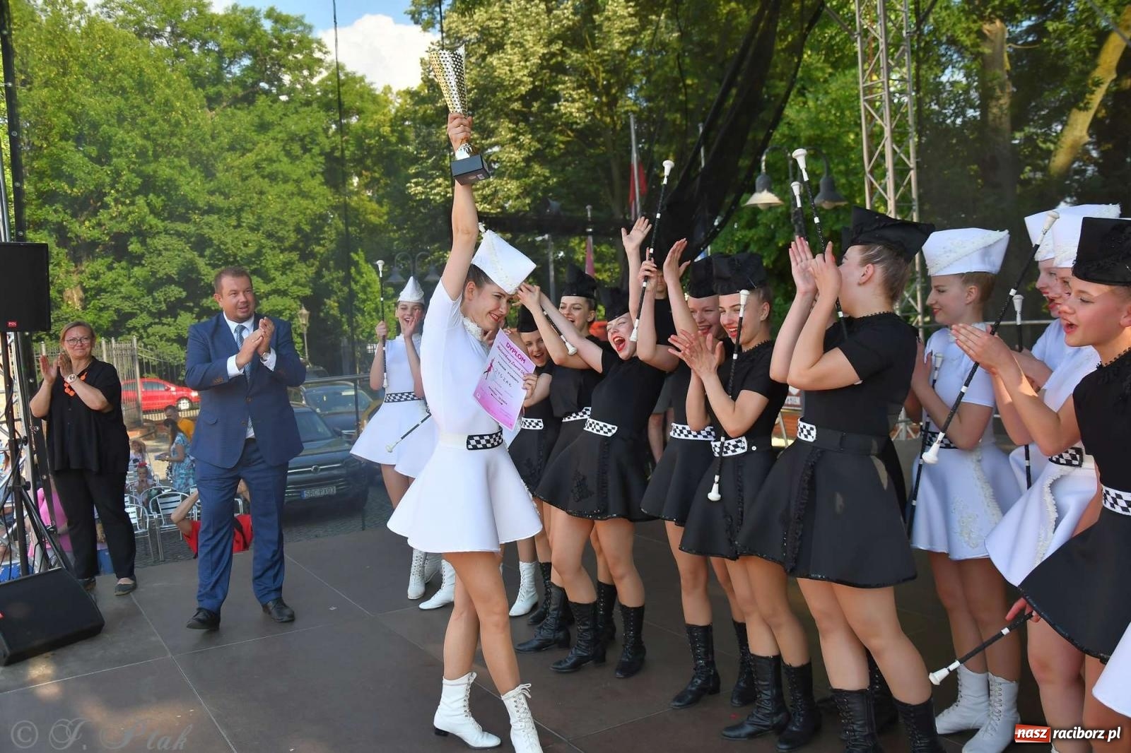 Zdjęcie w galerii na portalu naszraciborz.pl: Roztańczony raciborski zamek, czyli mażoretkowy zawrót głowy [FOTO i WIDEO] wiadomości z regionu