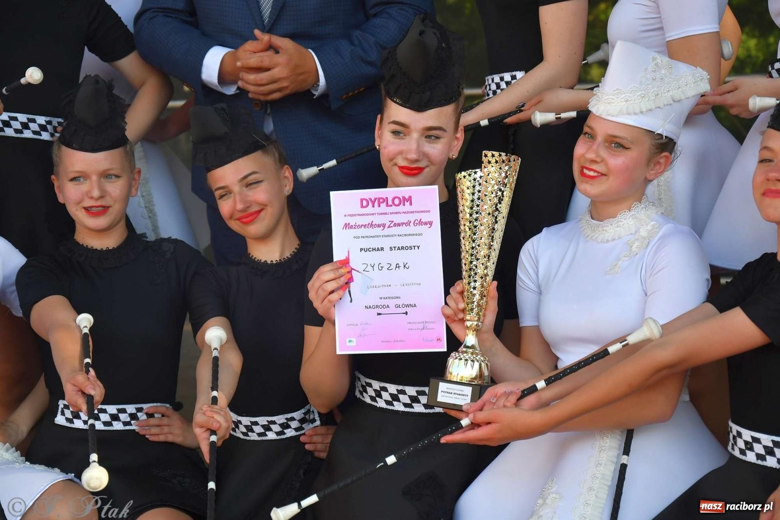 Zdjęcie w galerii na portalu naszraciborz.pl: Roztańczony raciborski zamek, czyli mażoretkowy zawrót głowy [FOTO i WIDEO] wiadomości z regionu