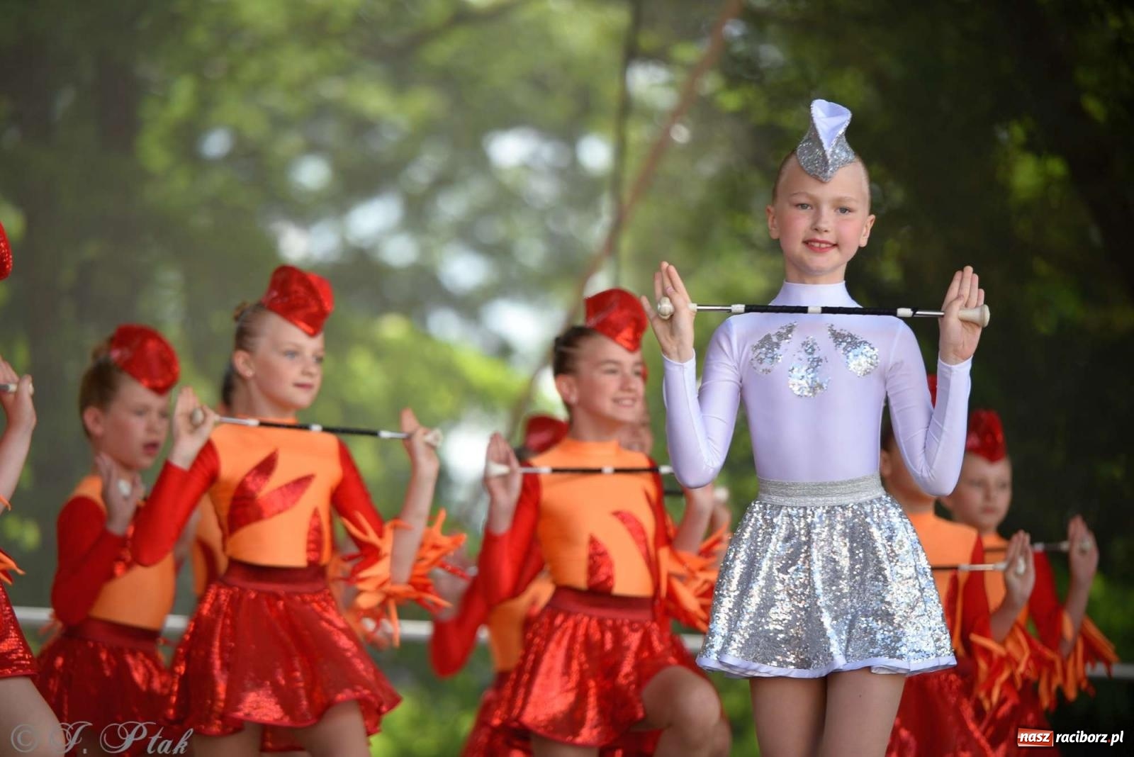 Zdjęcie w galerii na portalu naszraciborz.pl: Roztańczony raciborski zamek, czyli mażoretkowy zawrót głowy [FOTO i WIDEO] wiadomości z regionu