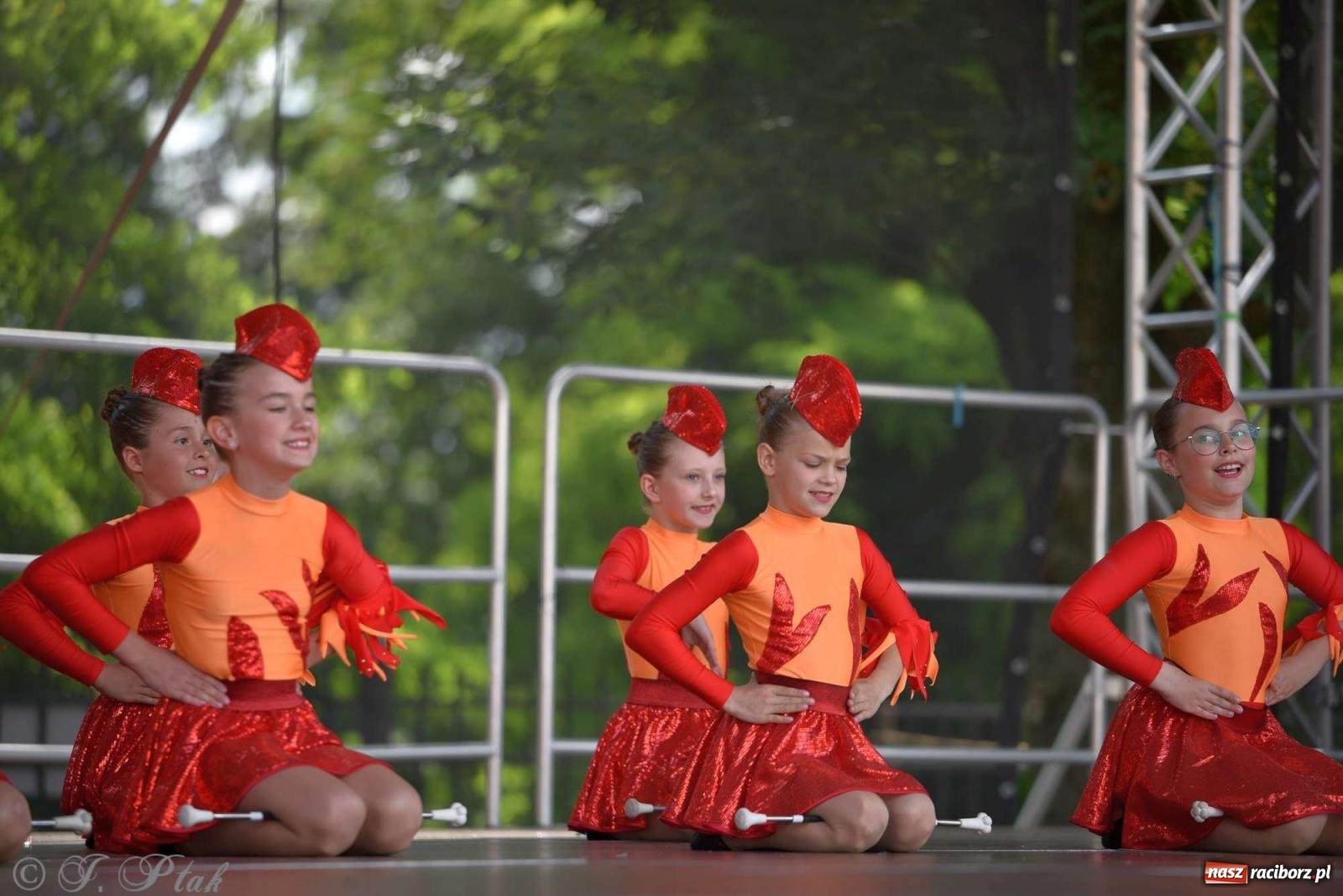 Zdjęcie w galerii na portalu naszraciborz.pl: Roztańczony raciborski zamek, czyli mażoretkowy zawrót głowy [FOTO i WIDEO] wiadomości z regionu