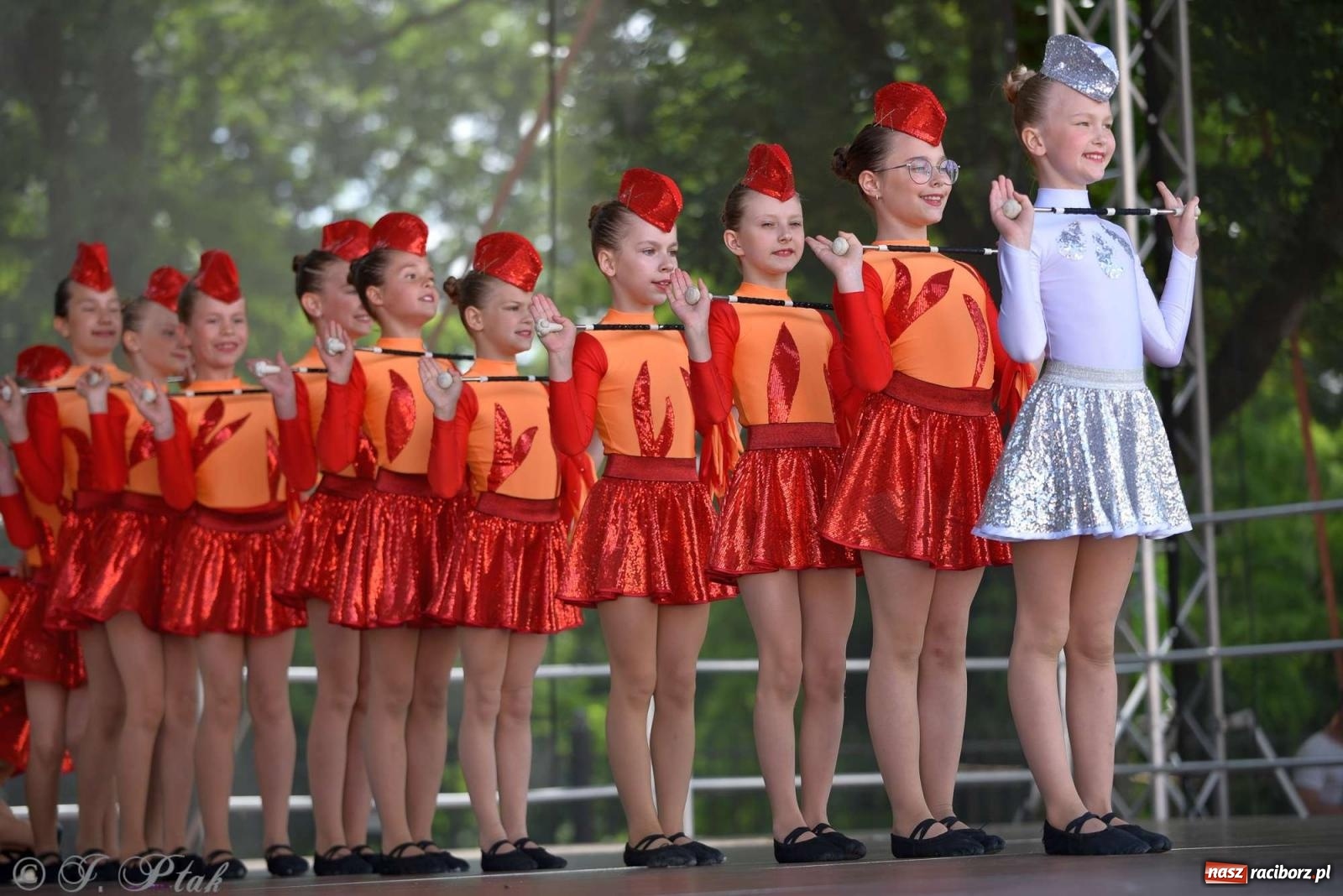 Zdjęcie w galerii na portalu naszraciborz.pl: Roztańczony raciborski zamek, czyli mażoretkowy zawrót głowy [FOTO i WIDEO] wiadomości z regionu