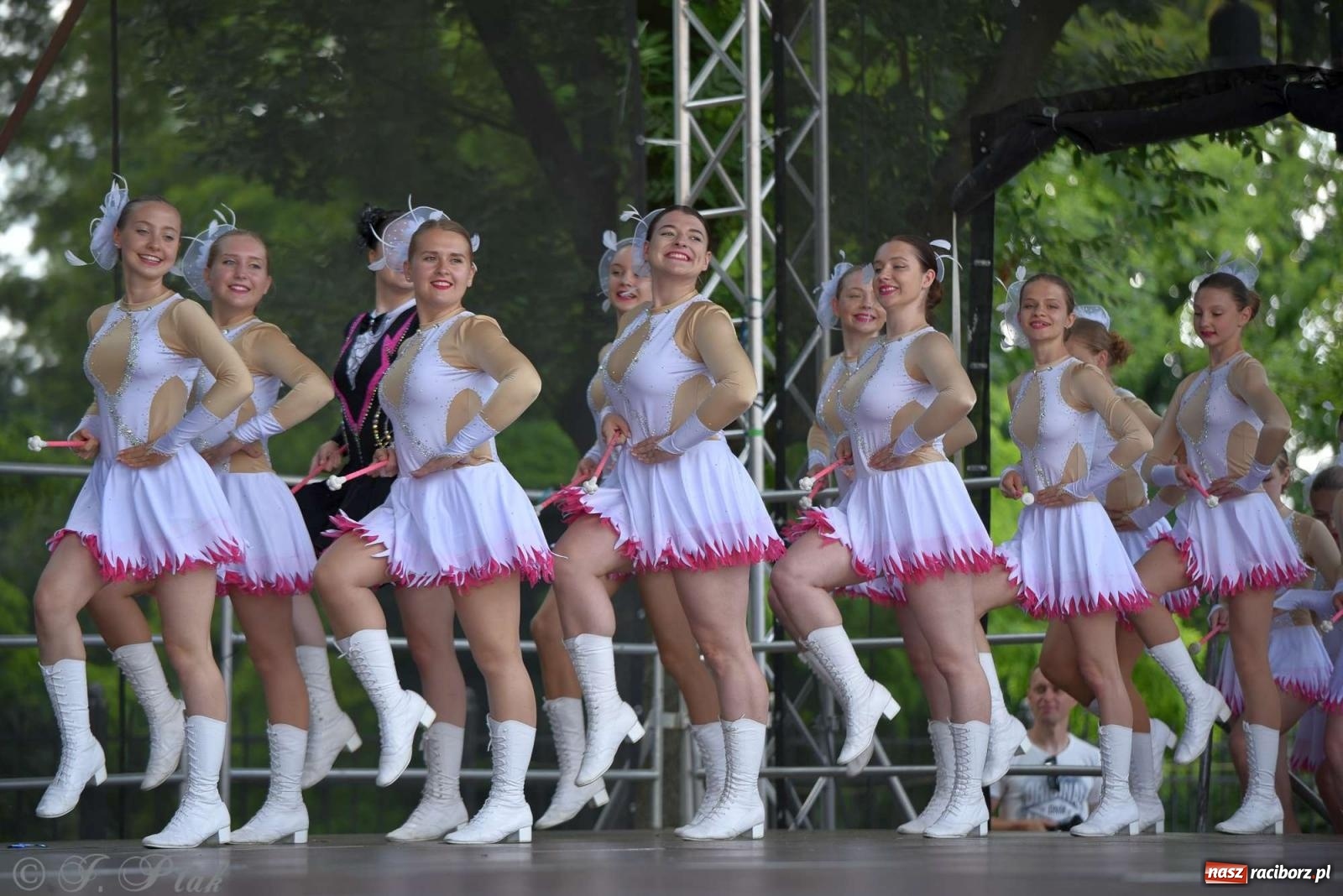 Zdjęcie w galerii na portalu naszraciborz.pl: Roztańczony raciborski zamek, czyli mażoretkowy zawrót głowy [FOTO i WIDEO] wiadomości z regionu