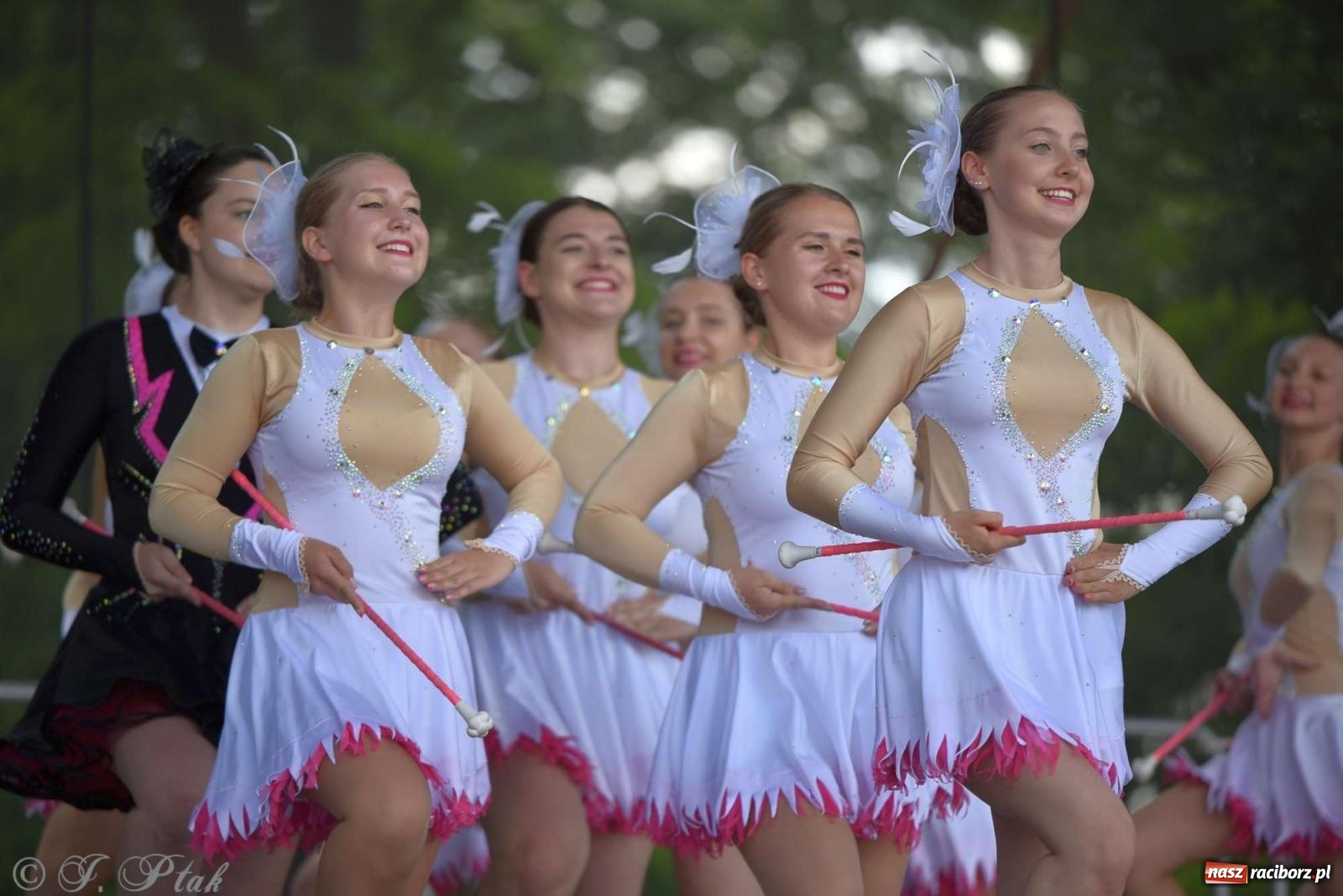 Zdjęcie w galerii na portalu naszraciborz.pl: Roztańczony raciborski zamek, czyli mażoretkowy zawrót głowy [FOTO i WIDEO] wiadomości z regionu