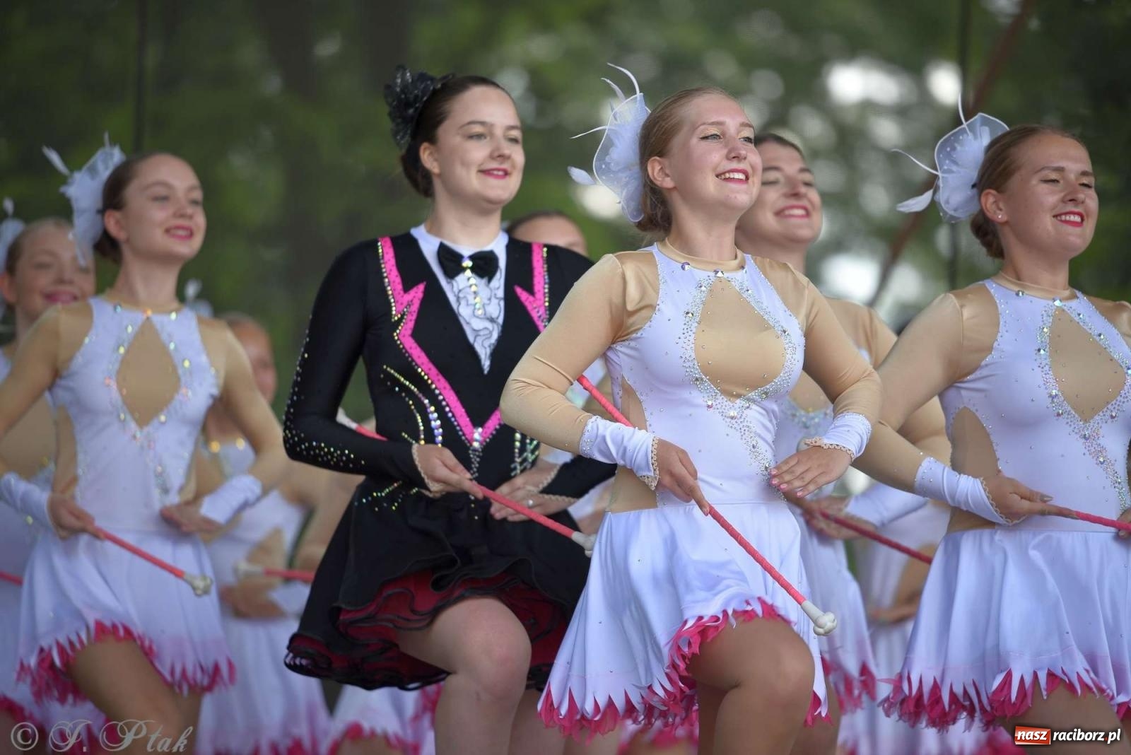 Zdjęcie w galerii na portalu naszraciborz.pl: Roztańczony raciborski zamek, czyli mażoretkowy zawrót głowy [FOTO i WIDEO] wiadomości z regionu