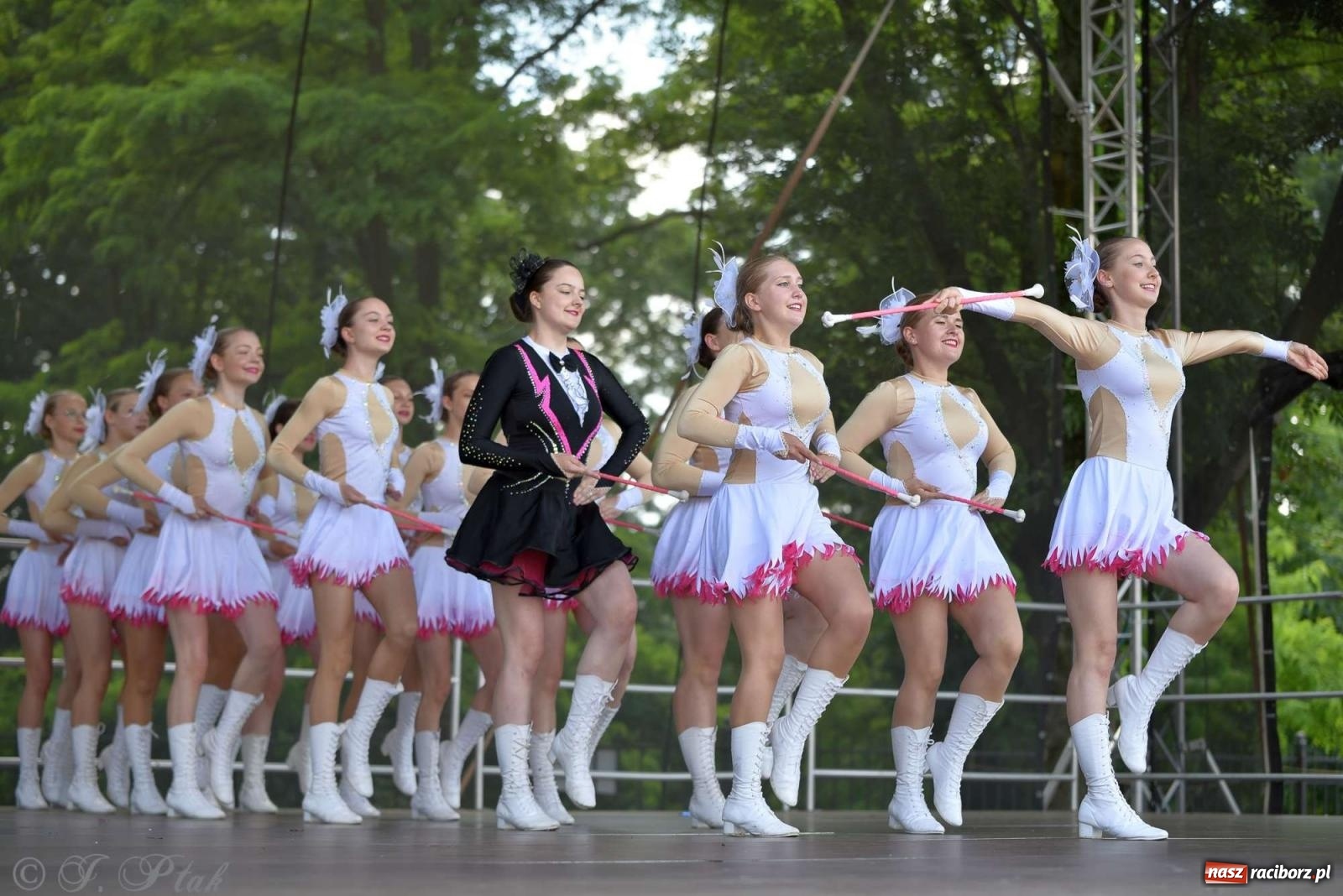 Zdjęcie w galerii na portalu naszraciborz.pl: Roztańczony raciborski zamek, czyli mażoretkowy zawrót głowy [FOTO i WIDEO] wiadomości z regionu