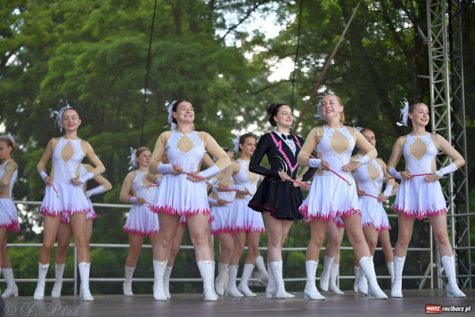 Zdjęcie w galerii na portalu naszraciborz.pl: Roztańczony raciborski zamek, czyli mażoretkowy zawrót głowy [FOTO i WIDEO] wiadomości z regionu