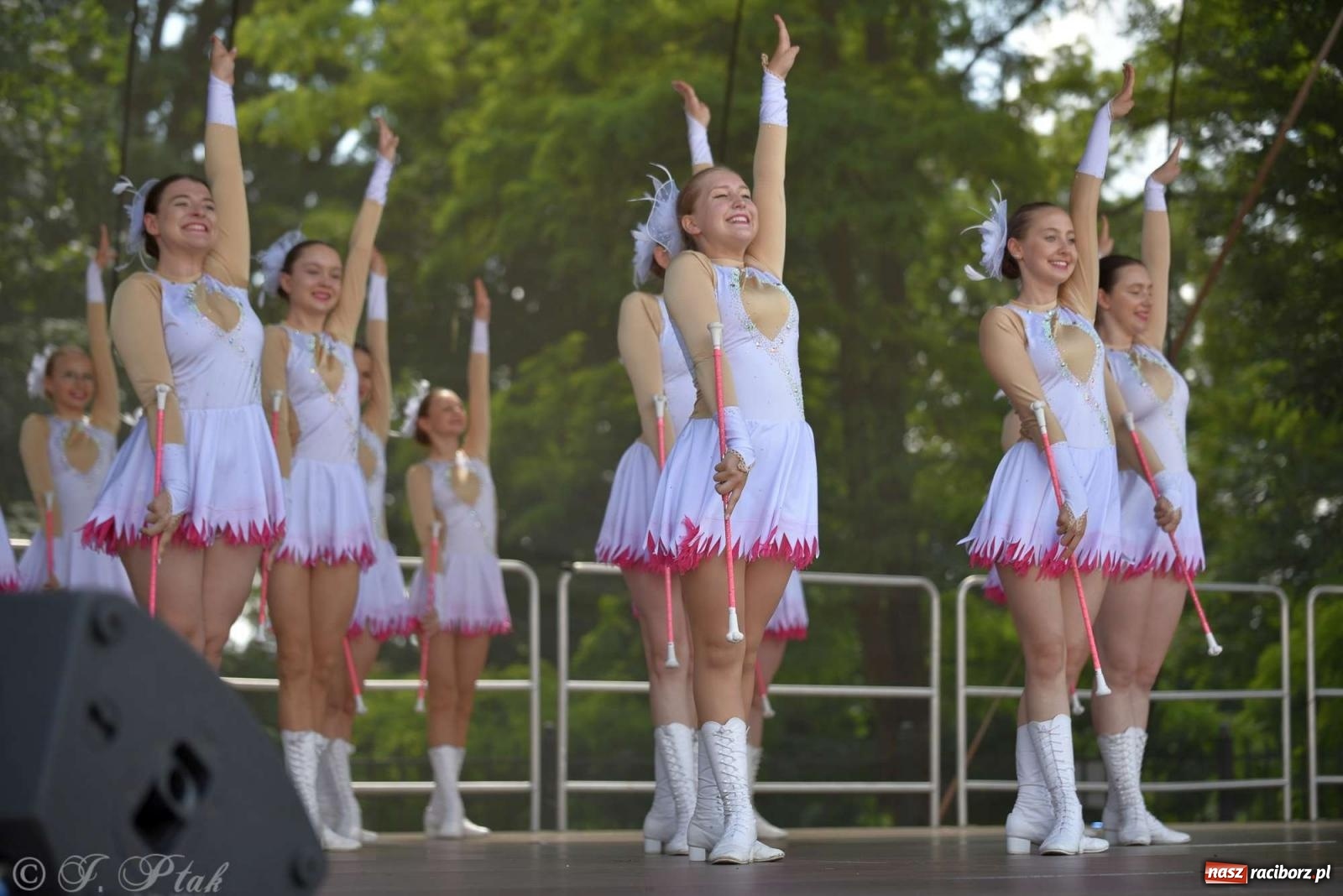 Zdjęcie w galerii na portalu naszraciborz.pl: Roztańczony raciborski zamek, czyli mażoretkowy zawrót głowy [FOTO i WIDEO] wiadomości z regionu