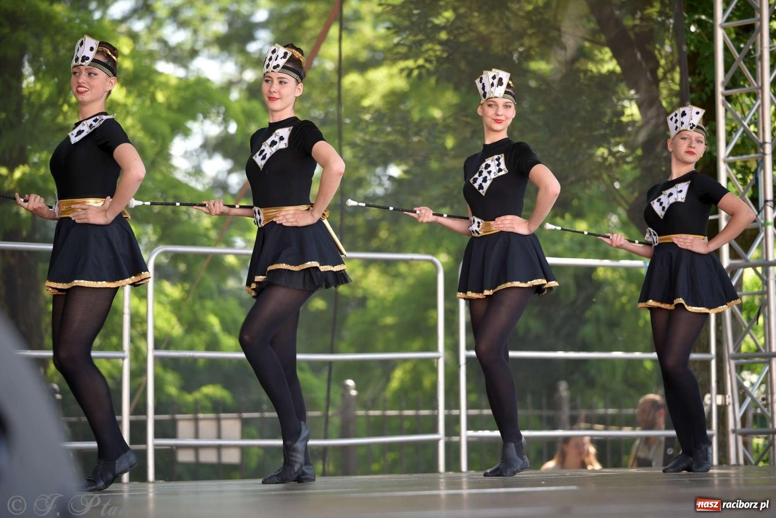 Zdjęcie w galerii na portalu naszraciborz.pl: Roztańczony raciborski zamek, czyli mażoretkowy zawrót głowy [FOTO i WIDEO] wiadomości z regionu