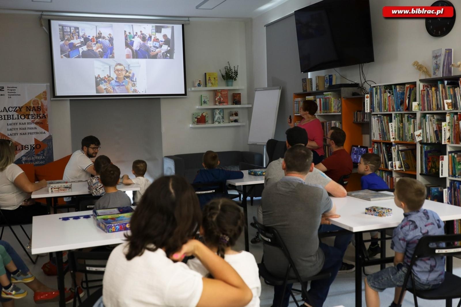 Zdjęcie w galerii na portalu naszraciborz.pl: Pierwsze urodziny raciborskiego Klubu Ojca wiadomości z regionu