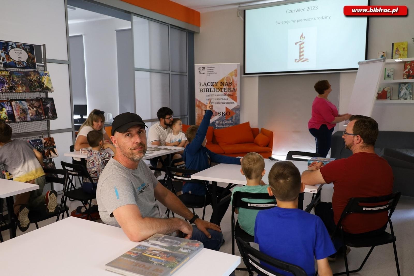 Zdjęcie w galerii na portalu naszraciborz.pl: Pierwsze urodziny raciborskiego Klubu Ojca wiadomości z regionu