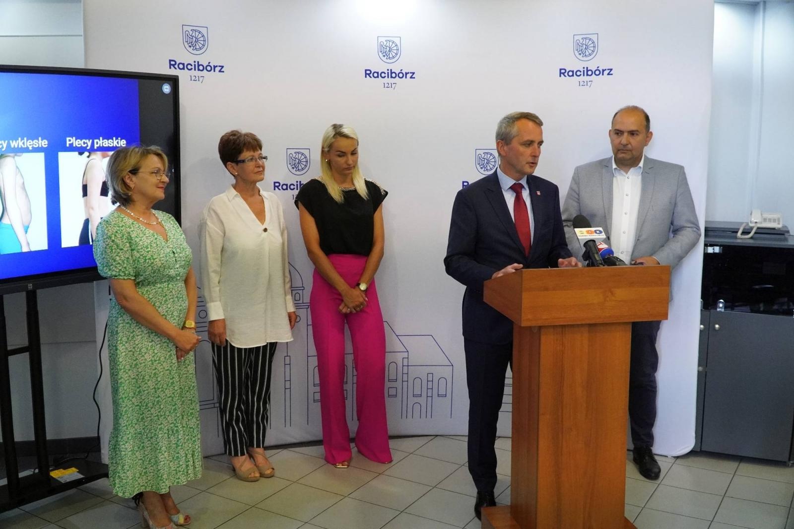 Zdjęcie w galerii na portalu naszraciborz.pl: Racibórz kontynuuje badania wad postawy u dzieci wiadomości z regionu