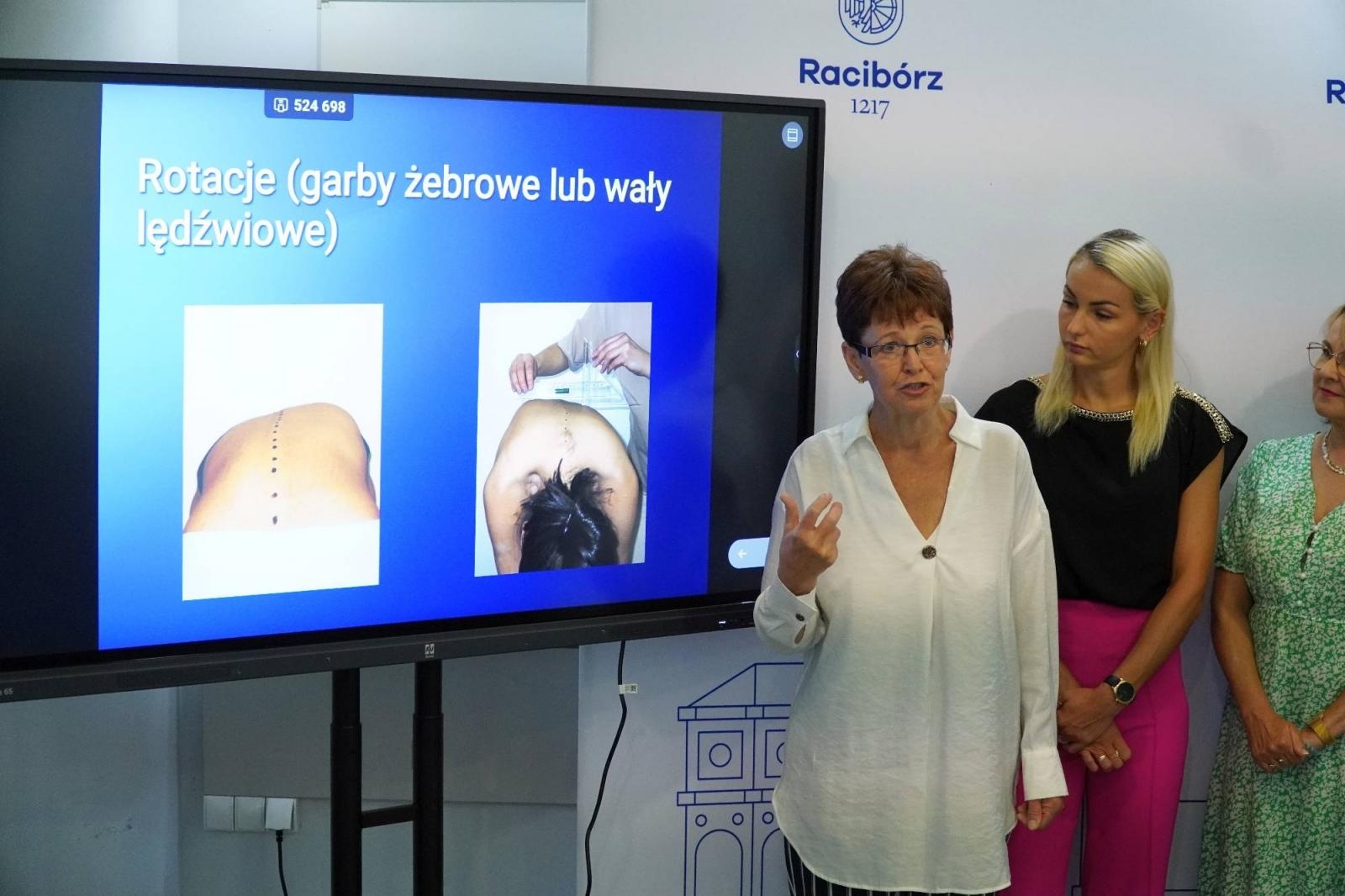 Zdjęcie w galerii na portalu naszraciborz.pl: Racibórz kontynuuje badania wad postawy u dzieci wiadomości z regionu