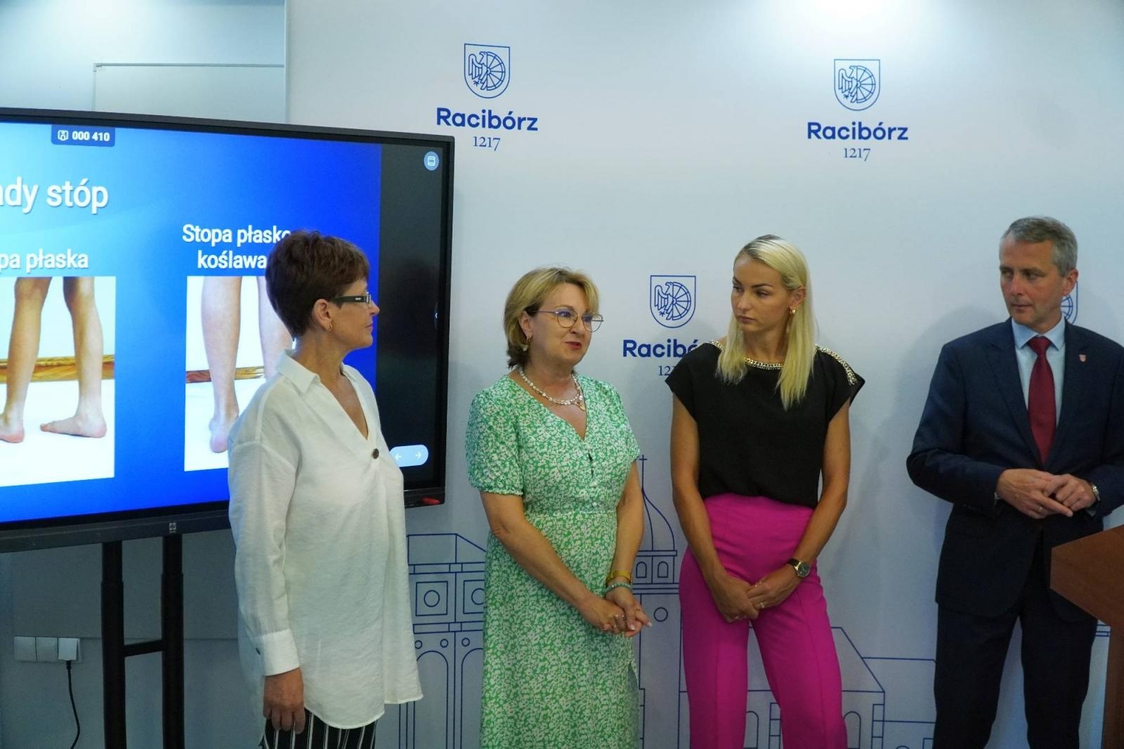 Zdjęcie w galerii na portalu naszraciborz.pl: Racibórz kontynuuje badania wad postawy u dzieci wiadomości z regionu