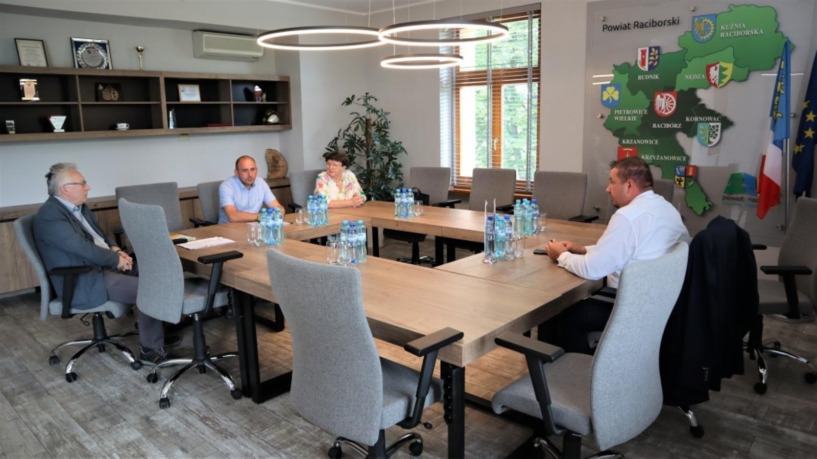 Zdjęcie w galerii na portalu naszraciborz.pl: Umowa na przebudowę drogi w Babicach podpisana wiadomości z regionu