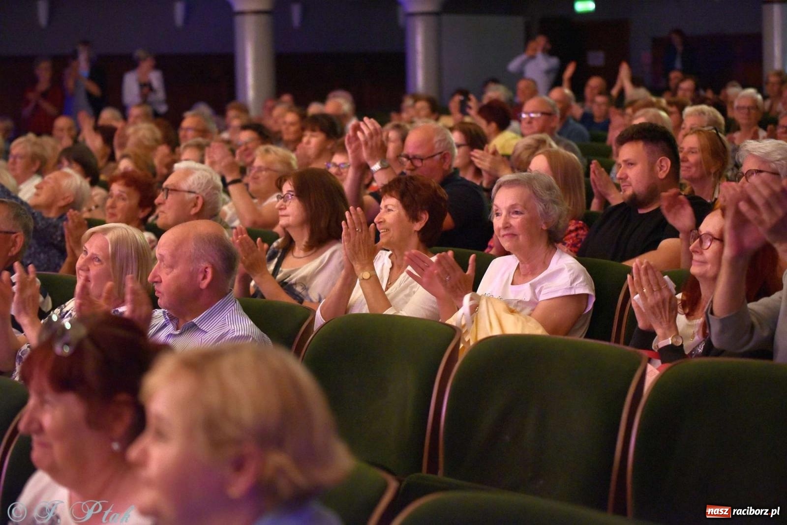 Zdjęcie w galerii na portalu naszraciborz.pl: Tseruli z Gruzji oraz Galicka Wiesiełka z Ukrainy na deskach RCK [FOTO i WIDEO] wiadomości z regionu
