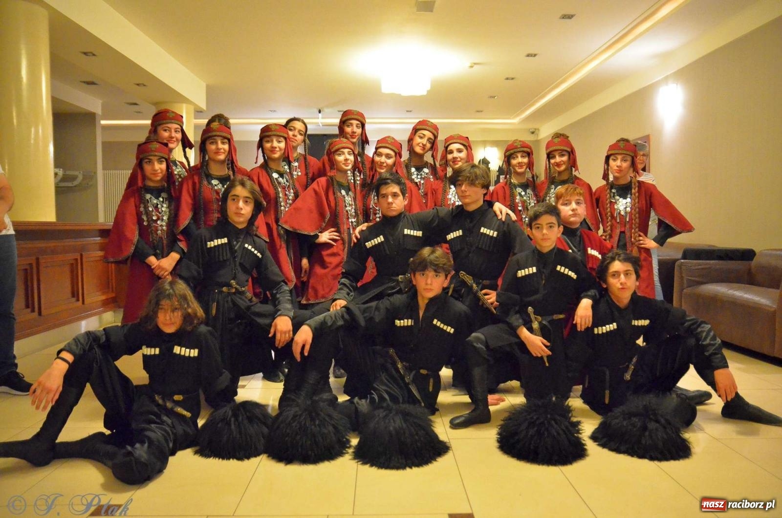 Zdjęcie w galerii na portalu naszraciborz.pl: Tseruli z Gruzji oraz Galicka Wiesiełka z Ukrainy na deskach RCK [FOTO i WIDEO] wiadomości z regionu