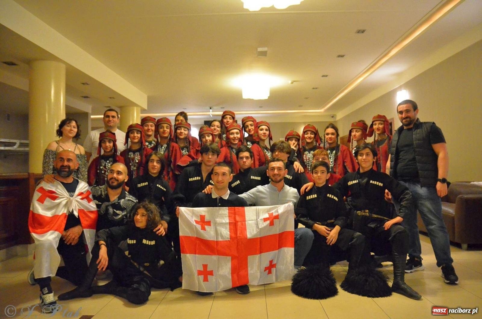 Zdjęcie w galerii na portalu naszraciborz.pl: Tseruli z Gruzji oraz Galicka Wiesiełka z Ukrainy na deskach RCK [FOTO i WIDEO] wiadomości z regionu