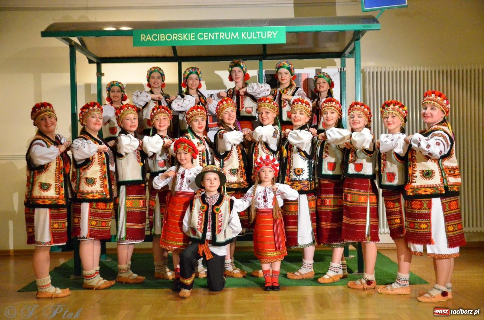 Zdjęcie w galerii na portalu naszraciborz.pl: Tseruli z Gruzji oraz Galicka Wiesiełka z Ukrainy na deskach RCK [FOTO i WIDEO] wiadomości z regionu