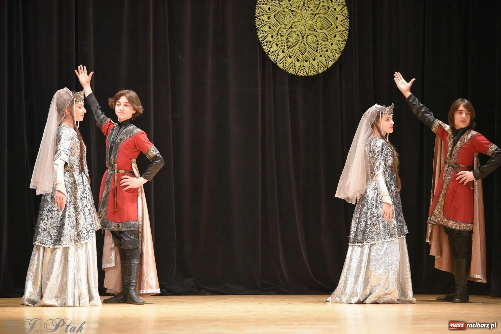 Zdjęcie w galerii na portalu naszraciborz.pl: Tseruli z Gruzji oraz Galicka Wiesiełka z Ukrainy na deskach RCK [FOTO i WIDEO] wiadomości z regionu