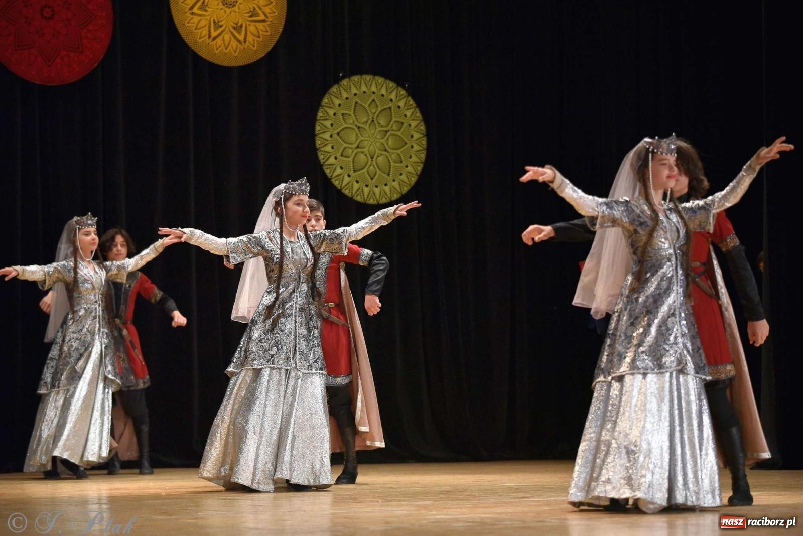 Zdjęcie w galerii na portalu naszraciborz.pl: Tseruli z Gruzji oraz Galicka Wiesiełka z Ukrainy na deskach RCK [FOTO i WIDEO] wiadomości z regionu