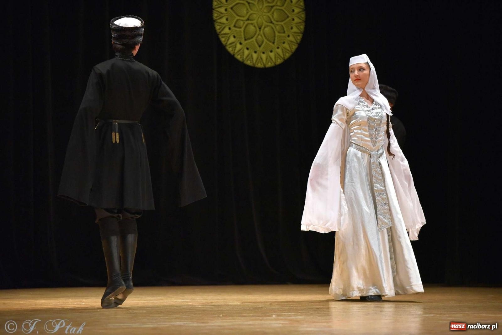 Zdjęcie w galerii na portalu naszraciborz.pl: Tseruli z Gruzji oraz Galicka Wiesiełka z Ukrainy na deskach RCK [FOTO i WIDEO] wiadomości z regionu