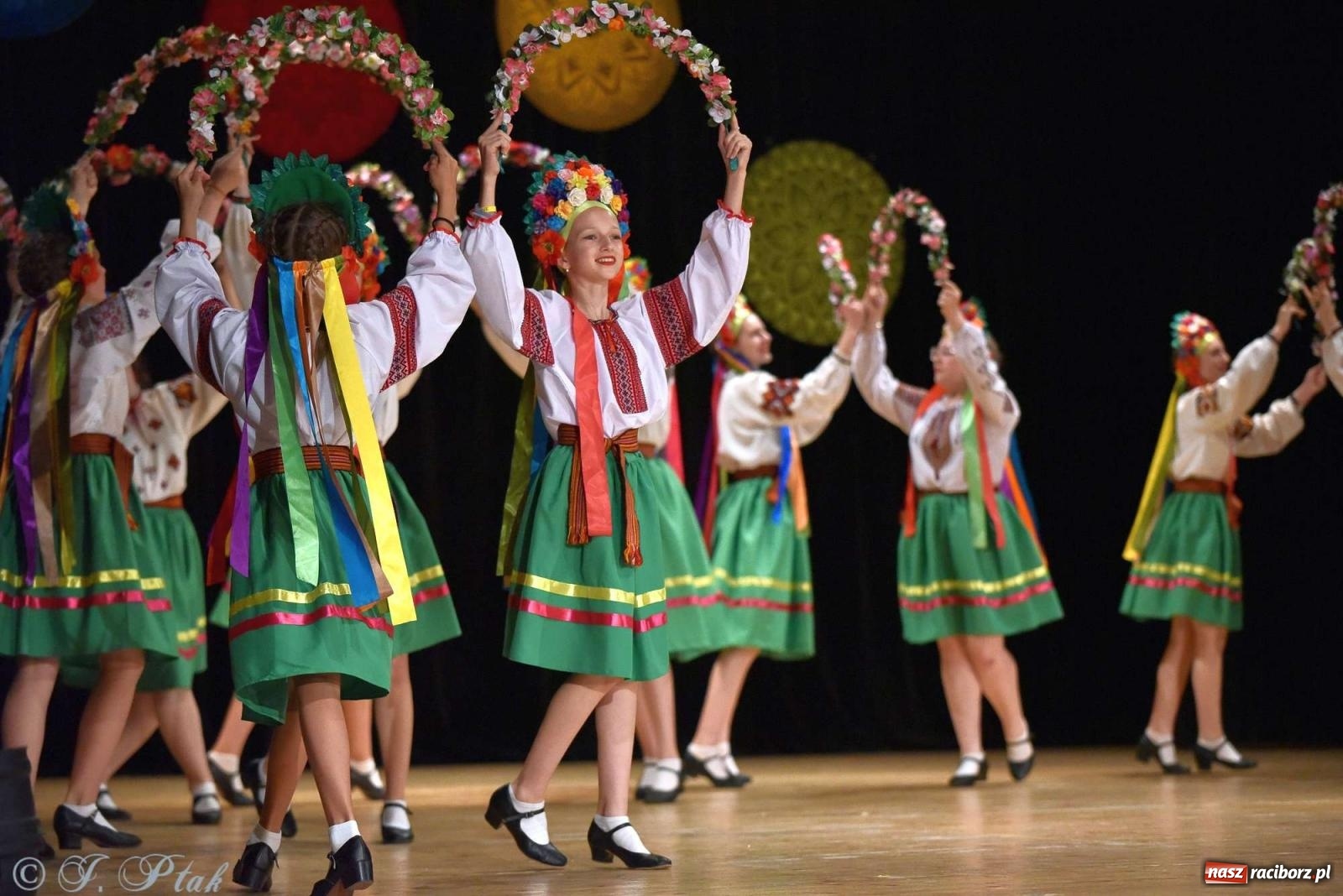 Zdjęcie w galerii na portalu naszraciborz.pl: Tseruli z Gruzji oraz Galicka Wiesiełka z Ukrainy na deskach RCK [FOTO i WIDEO] wiadomości z regionu