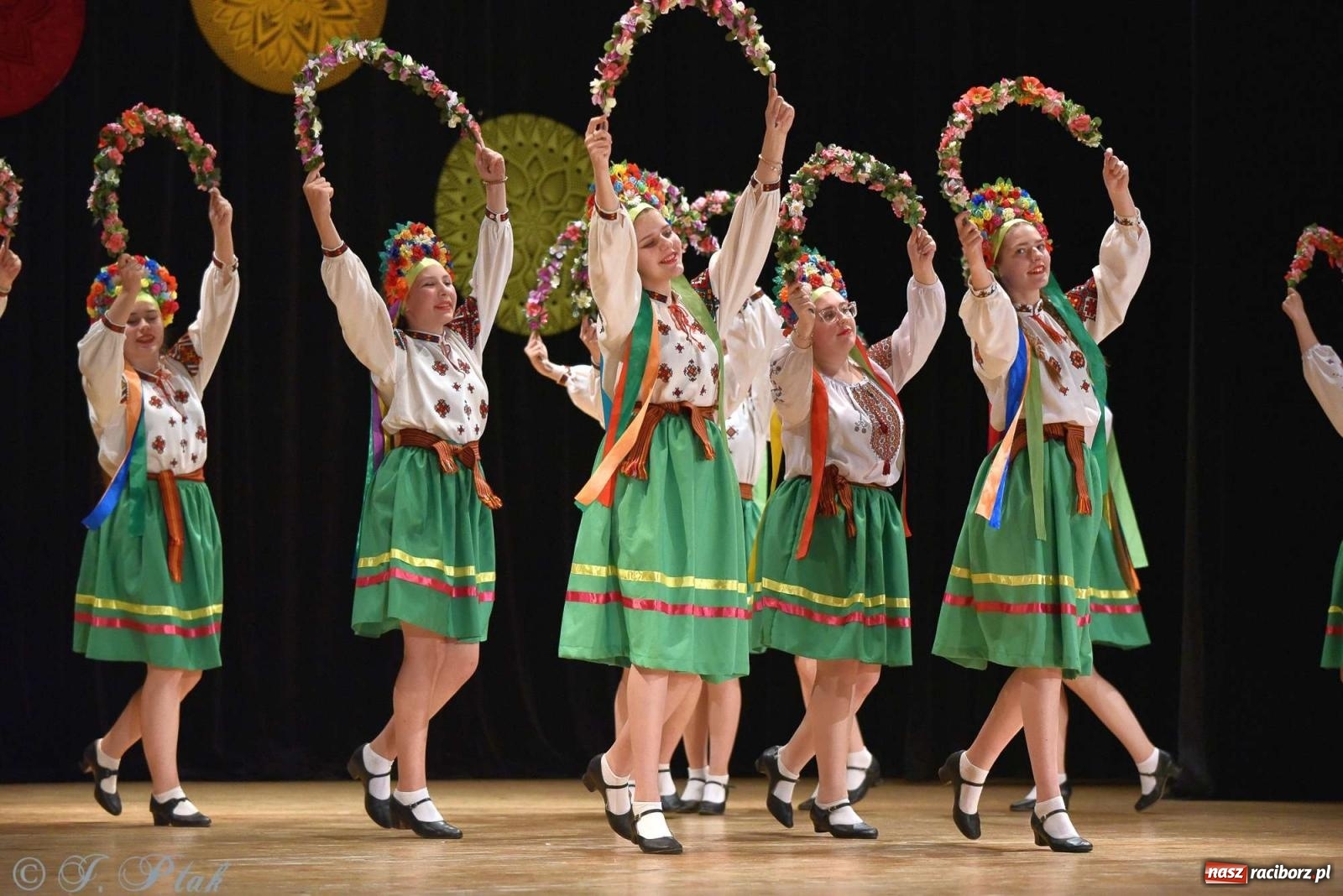Zdjęcie w galerii na portalu naszraciborz.pl: Tseruli z Gruzji oraz Galicka Wiesiełka z Ukrainy na deskach RCK [FOTO i WIDEO] wiadomości z regionu