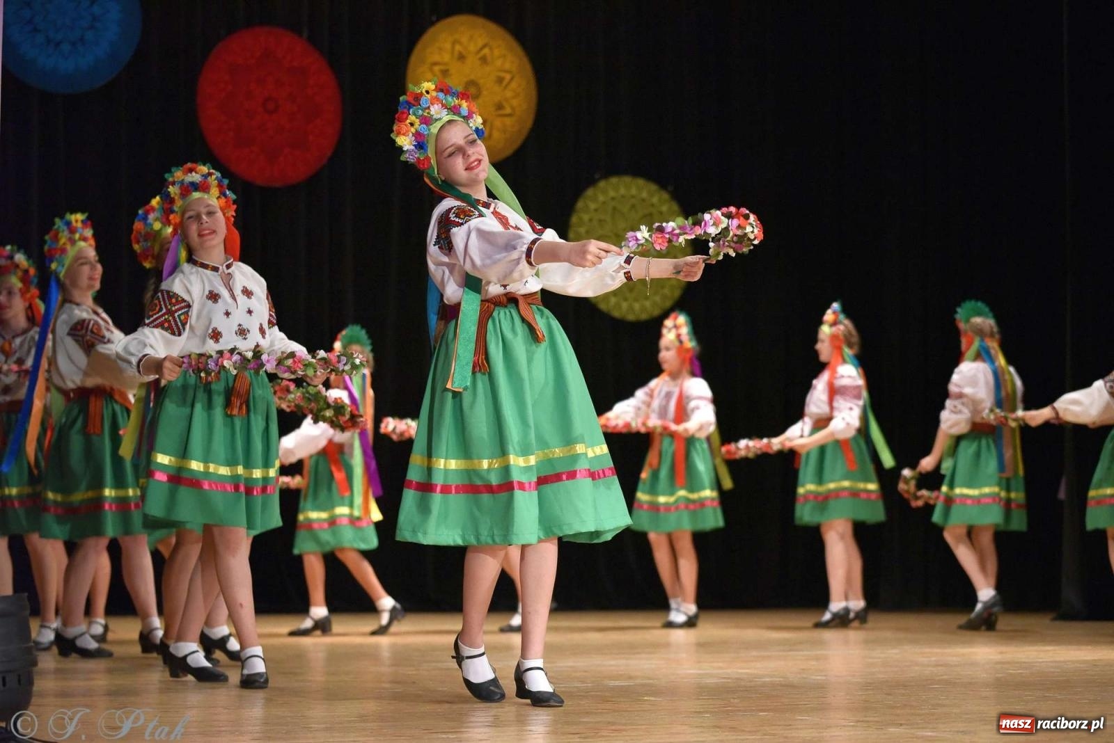 Zdjęcie w galerii na portalu naszraciborz.pl: Tseruli z Gruzji oraz Galicka Wiesiełka z Ukrainy na deskach RCK [FOTO i WIDEO] wiadomości z regionu