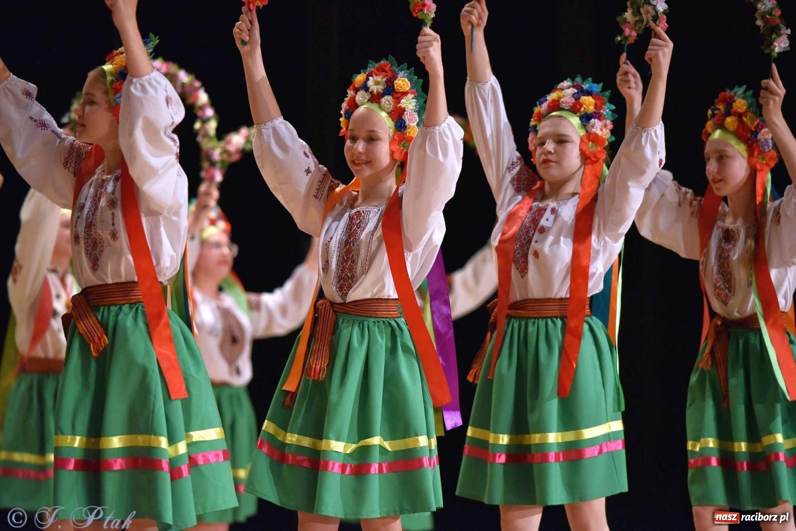 Zdjęcie w galerii na portalu naszraciborz.pl: Tseruli z Gruzji oraz Galicka Wiesiełka z Ukrainy na deskach RCK [FOTO i WIDEO] wiadomości z regionu