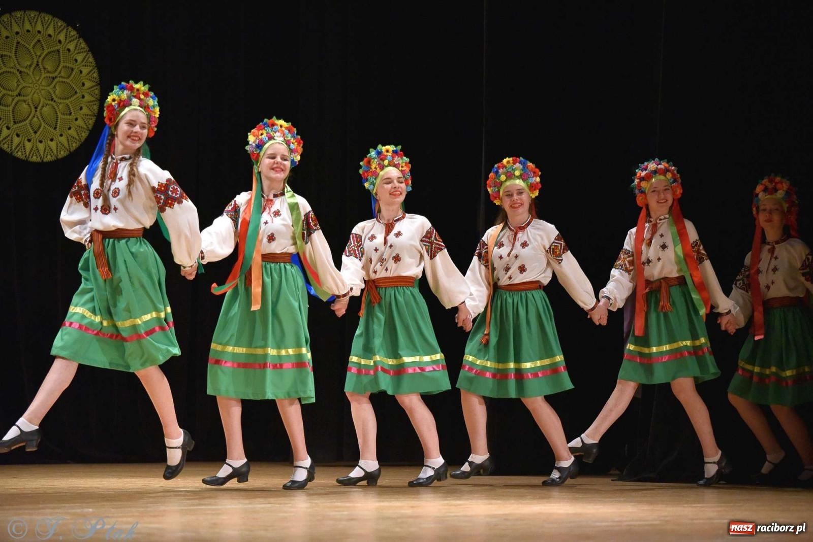Zdjęcie w galerii na portalu naszraciborz.pl: Tseruli z Gruzji oraz Galicka Wiesiełka z Ukrainy na deskach RCK [FOTO i WIDEO] wiadomości z regionu