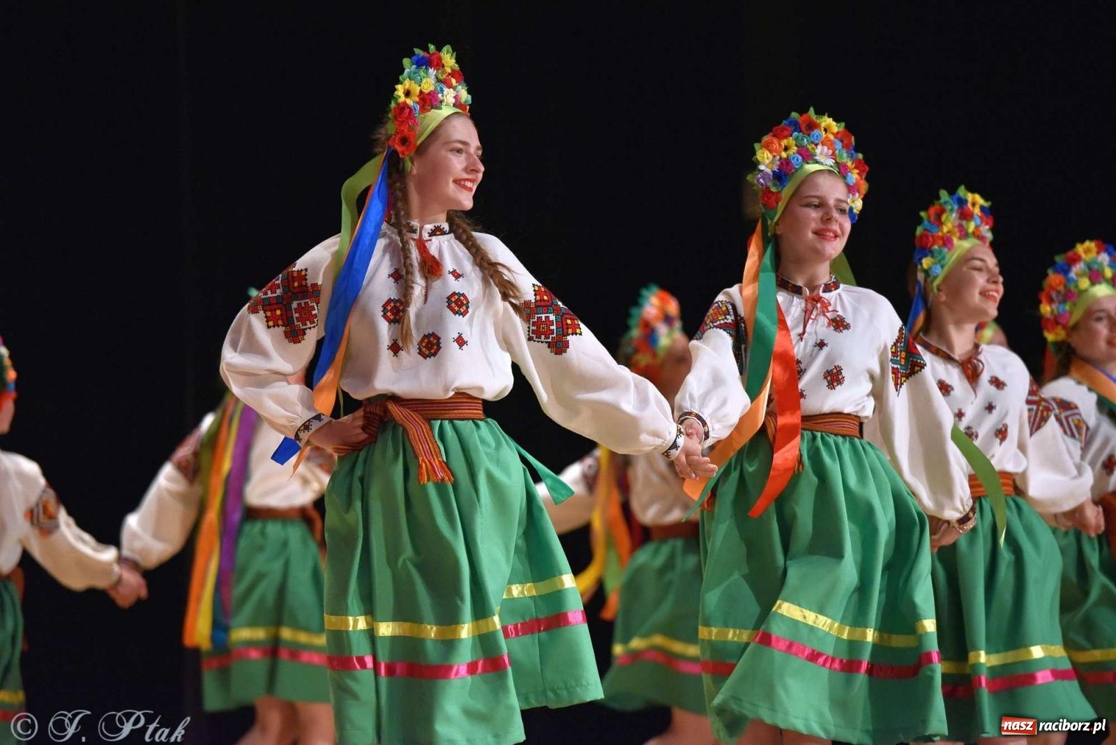 Zdjęcie w galerii na portalu naszraciborz.pl: Tseruli z Gruzji oraz Galicka Wiesiełka z Ukrainy na deskach RCK [FOTO i WIDEO] wiadomości z regionu