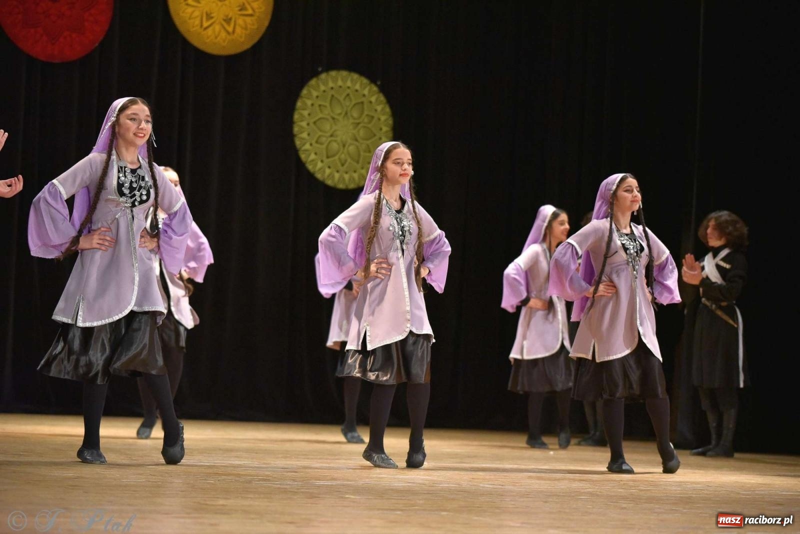 Zdjęcie w galerii na portalu naszraciborz.pl: Tseruli z Gruzji oraz Galicka Wiesiełka z Ukrainy na deskach RCK [FOTO i WIDEO] wiadomości z regionu