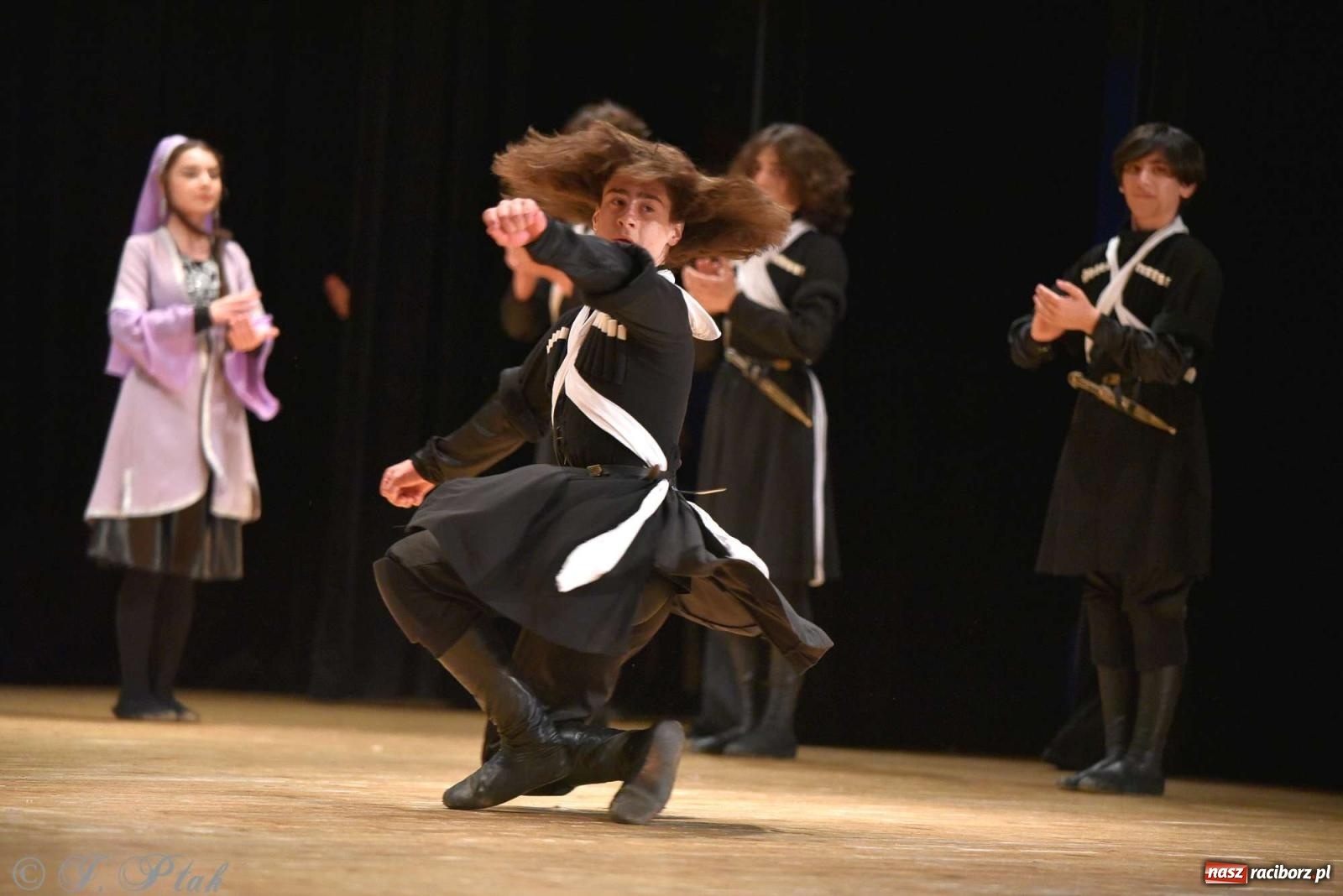 Zdjęcie w galerii na portalu naszraciborz.pl: Tseruli z Gruzji oraz Galicka Wiesiełka z Ukrainy na deskach RCK [FOTO i WIDEO] wiadomości z regionu