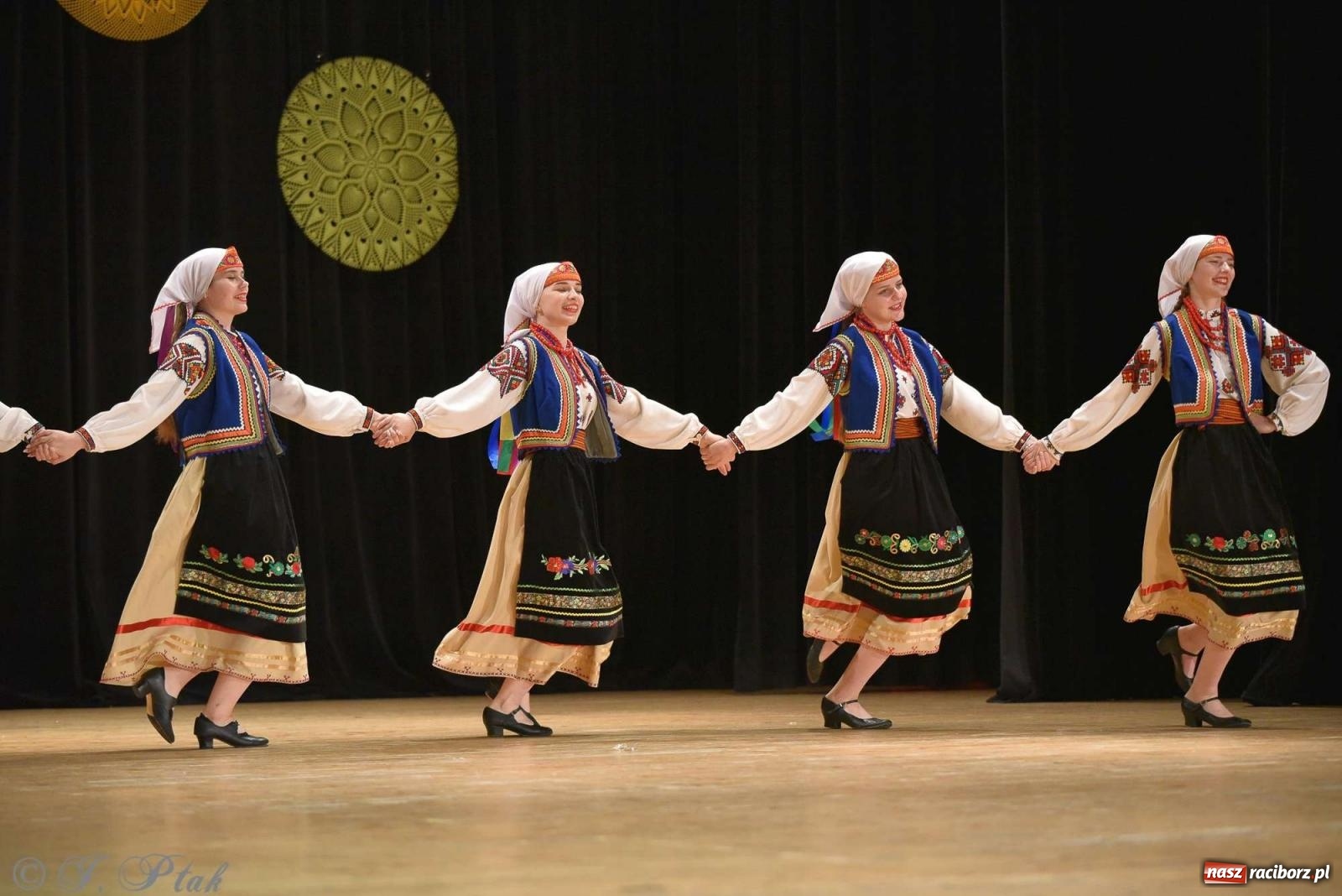 Zdjęcie w galerii na portalu naszraciborz.pl: Tseruli z Gruzji oraz Galicka Wiesiełka z Ukrainy na deskach RCK [FOTO i WIDEO] wiadomości z regionu