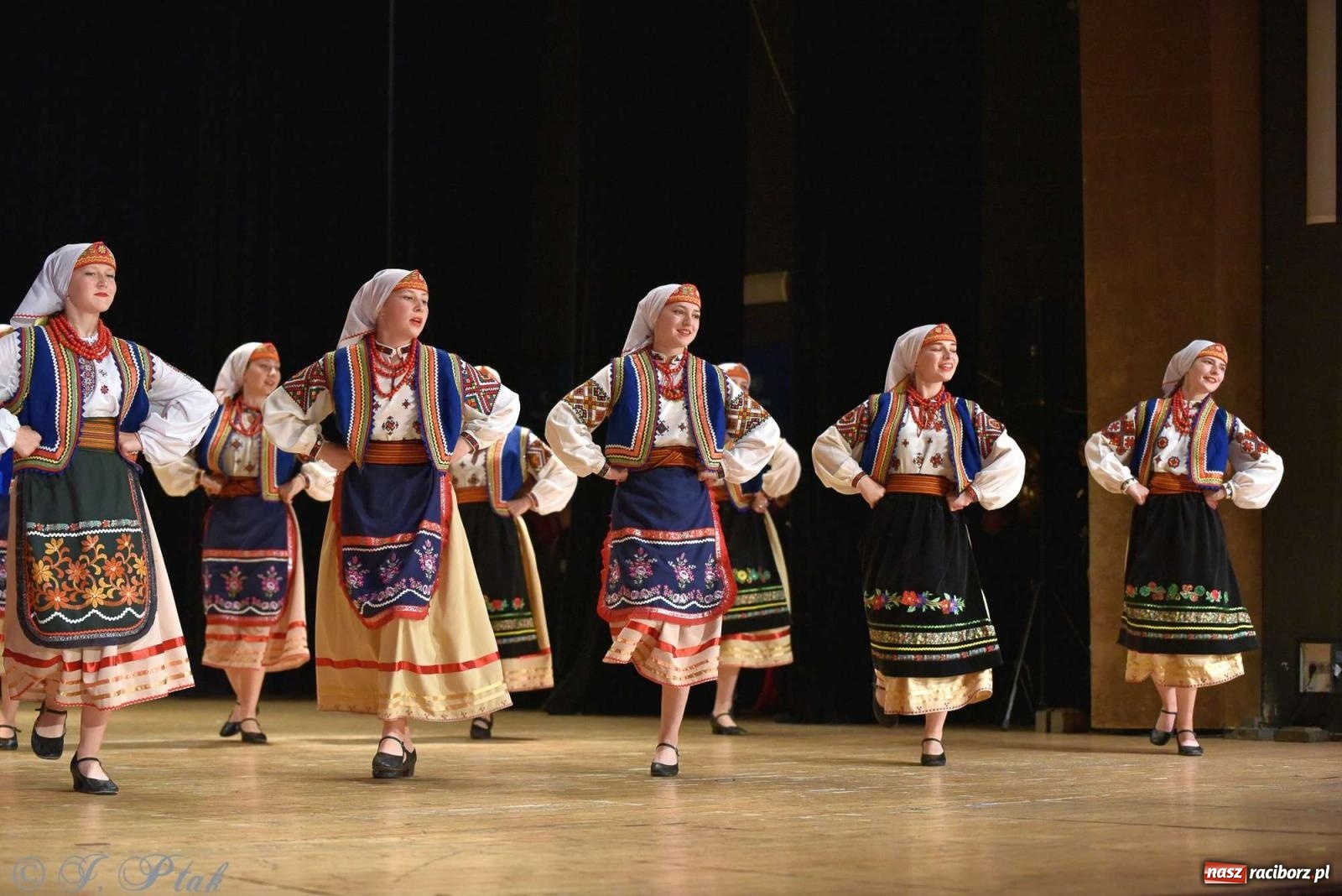 Zdjęcie w galerii na portalu naszraciborz.pl: Tseruli z Gruzji oraz Galicka Wiesiełka z Ukrainy na deskach RCK [FOTO i WIDEO] wiadomości z regionu