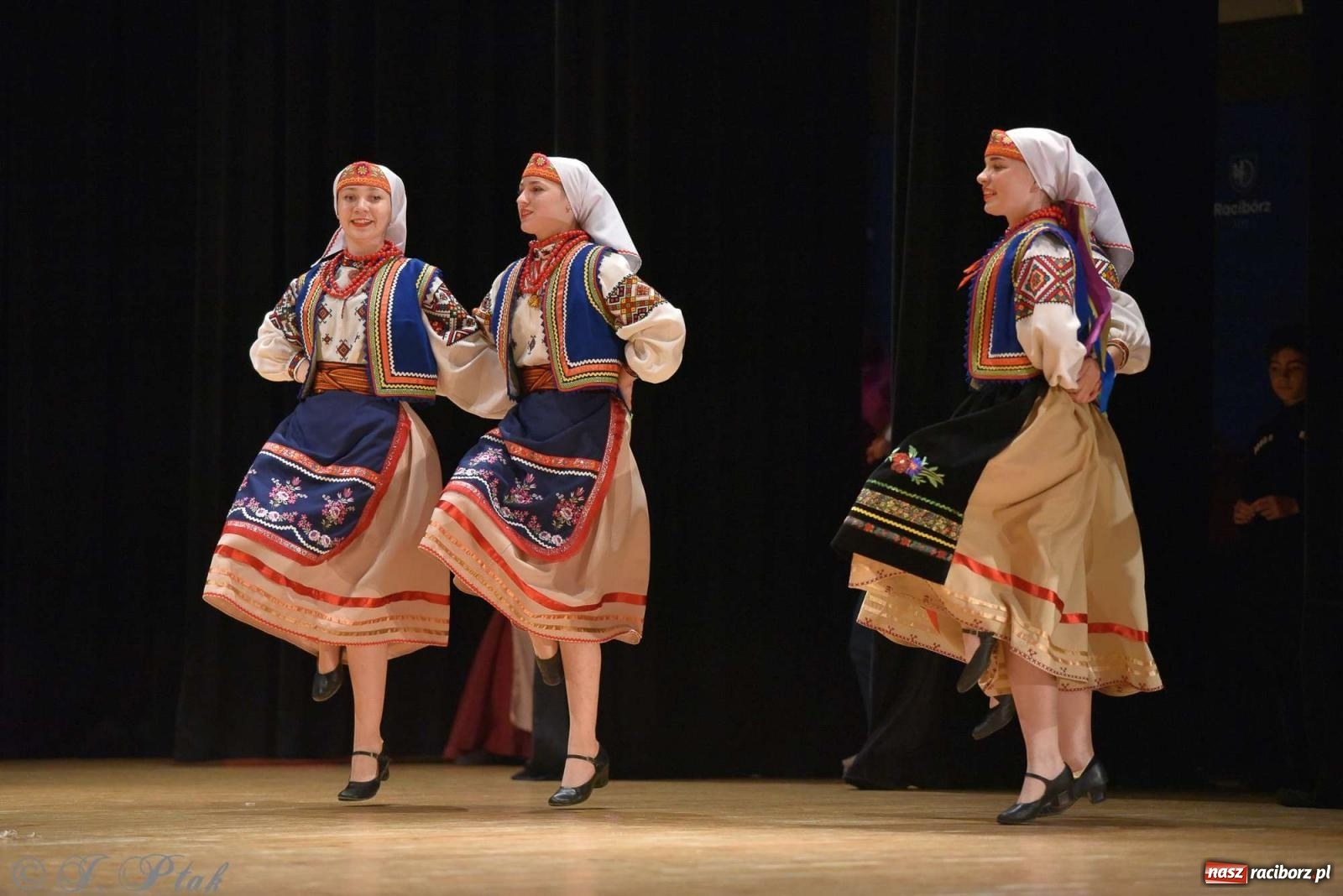 Zdjęcie w galerii na portalu naszraciborz.pl: Tseruli z Gruzji oraz Galicka Wiesiełka z Ukrainy na deskach RCK [FOTO i WIDEO] wiadomości z regionu