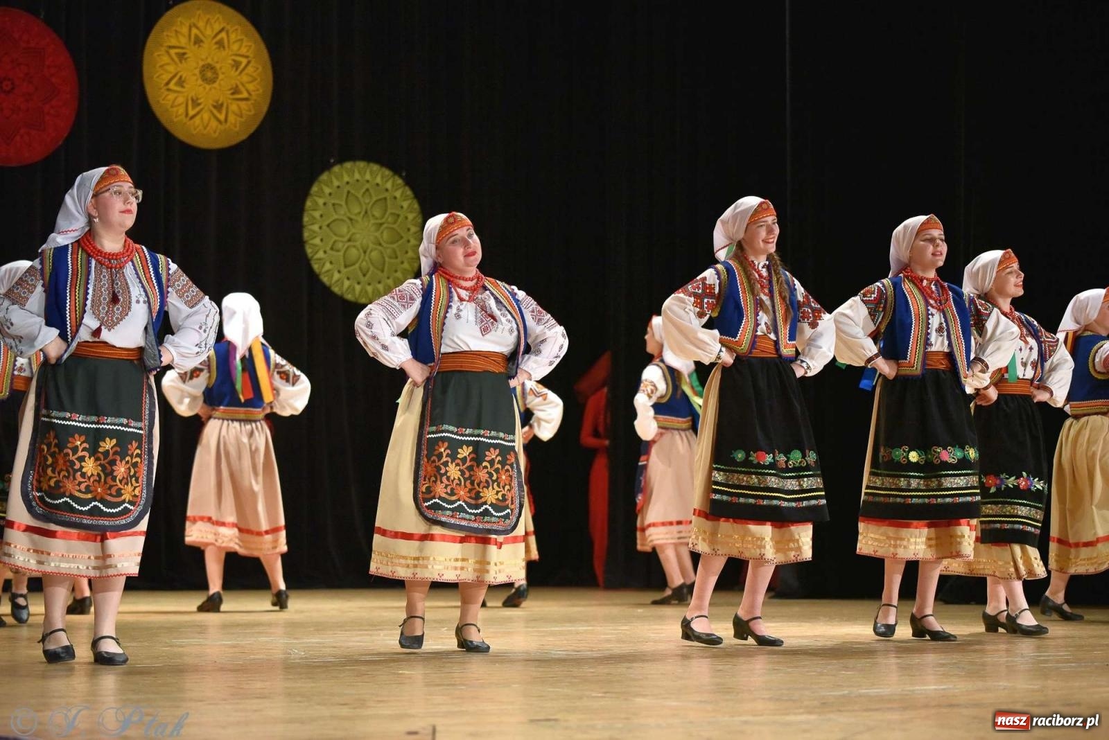 Zdjęcie w galerii na portalu naszraciborz.pl: Tseruli z Gruzji oraz Galicka Wiesiełka z Ukrainy na deskach RCK [FOTO i WIDEO] wiadomości z regionu