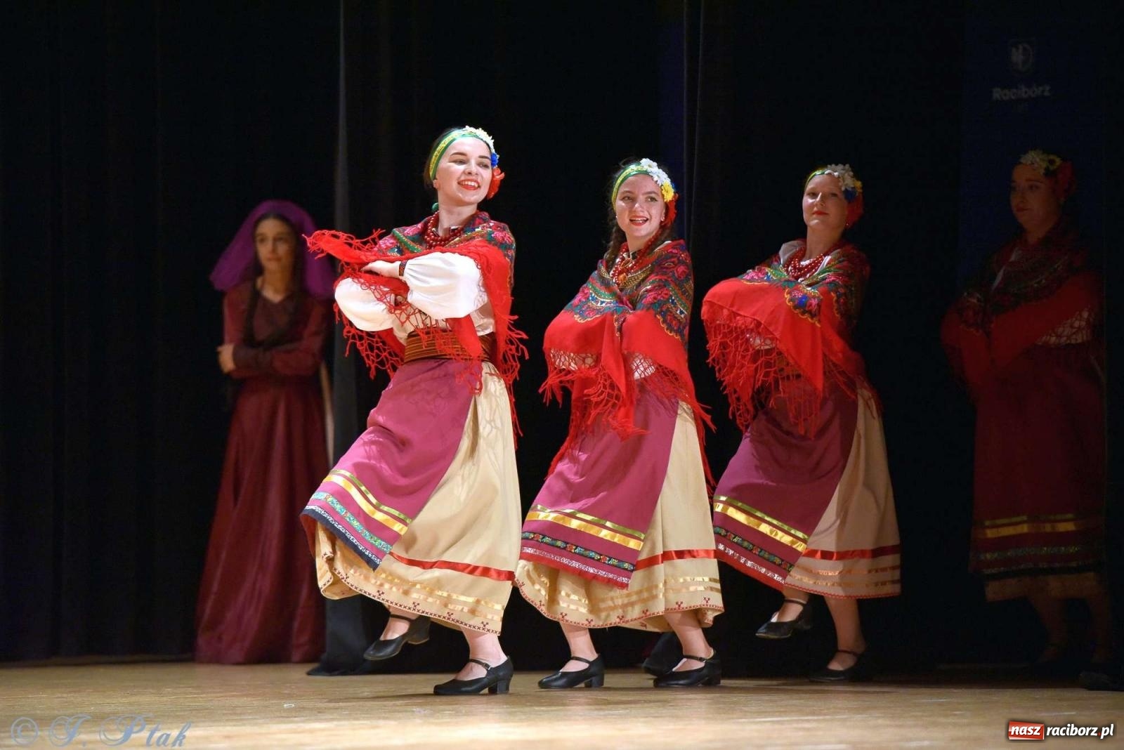 Zdjęcie w galerii na portalu naszraciborz.pl: Tseruli z Gruzji oraz Galicka Wiesiełka z Ukrainy na deskach RCK [FOTO i WIDEO] wiadomości z regionu