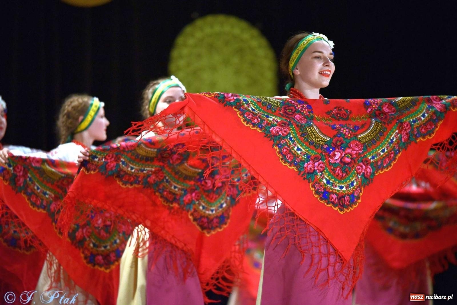 Zdjęcie w galerii na portalu naszraciborz.pl: Tseruli z Gruzji oraz Galicka Wiesiełka z Ukrainy na deskach RCK [FOTO i WIDEO] wiadomości z regionu