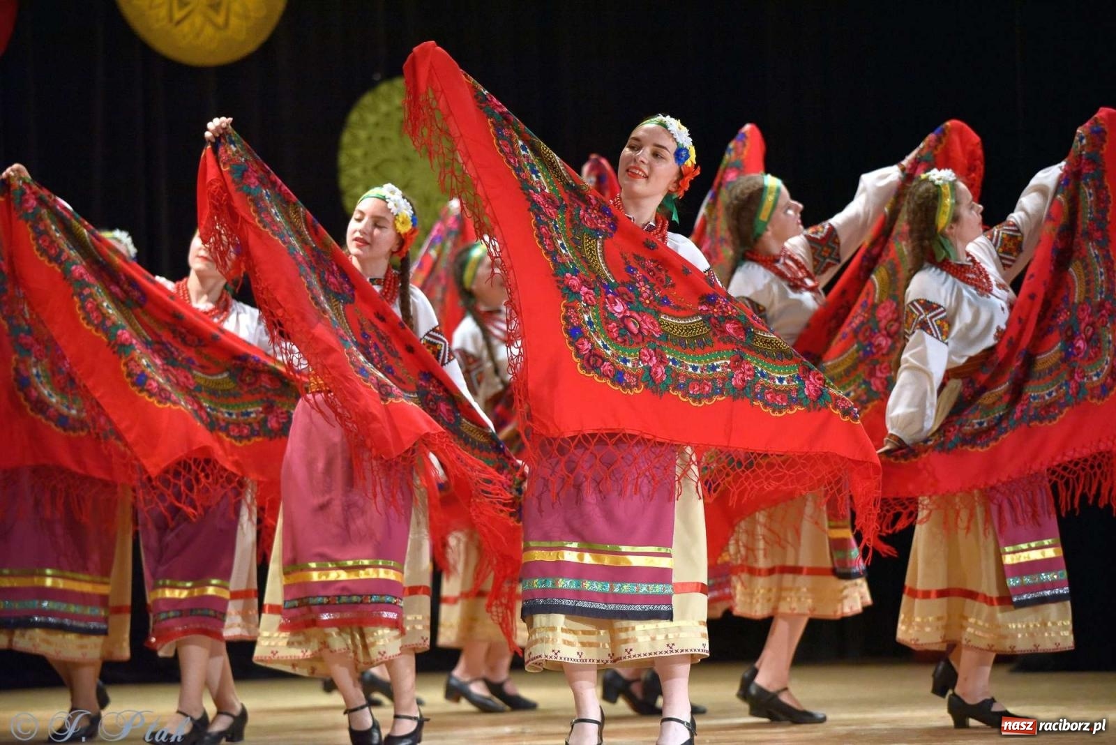 Zdjęcie w galerii na portalu naszraciborz.pl: Tseruli z Gruzji oraz Galicka Wiesiełka z Ukrainy na deskach RCK [FOTO i WIDEO] wiadomości z regionu