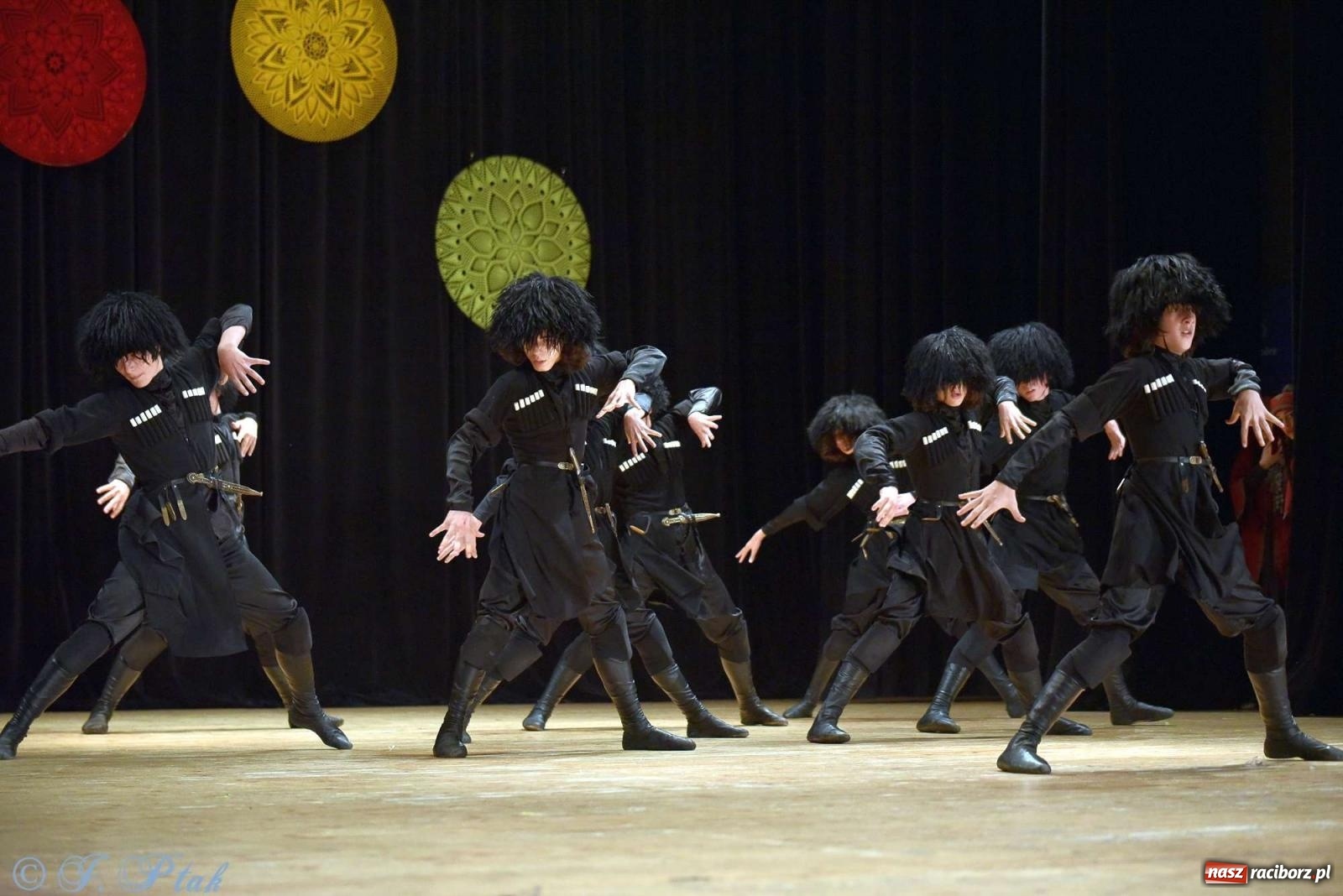 Zdjęcie w galerii na portalu naszraciborz.pl: Tseruli z Gruzji oraz Galicka Wiesiełka z Ukrainy na deskach RCK [FOTO i WIDEO] wiadomości z regionu