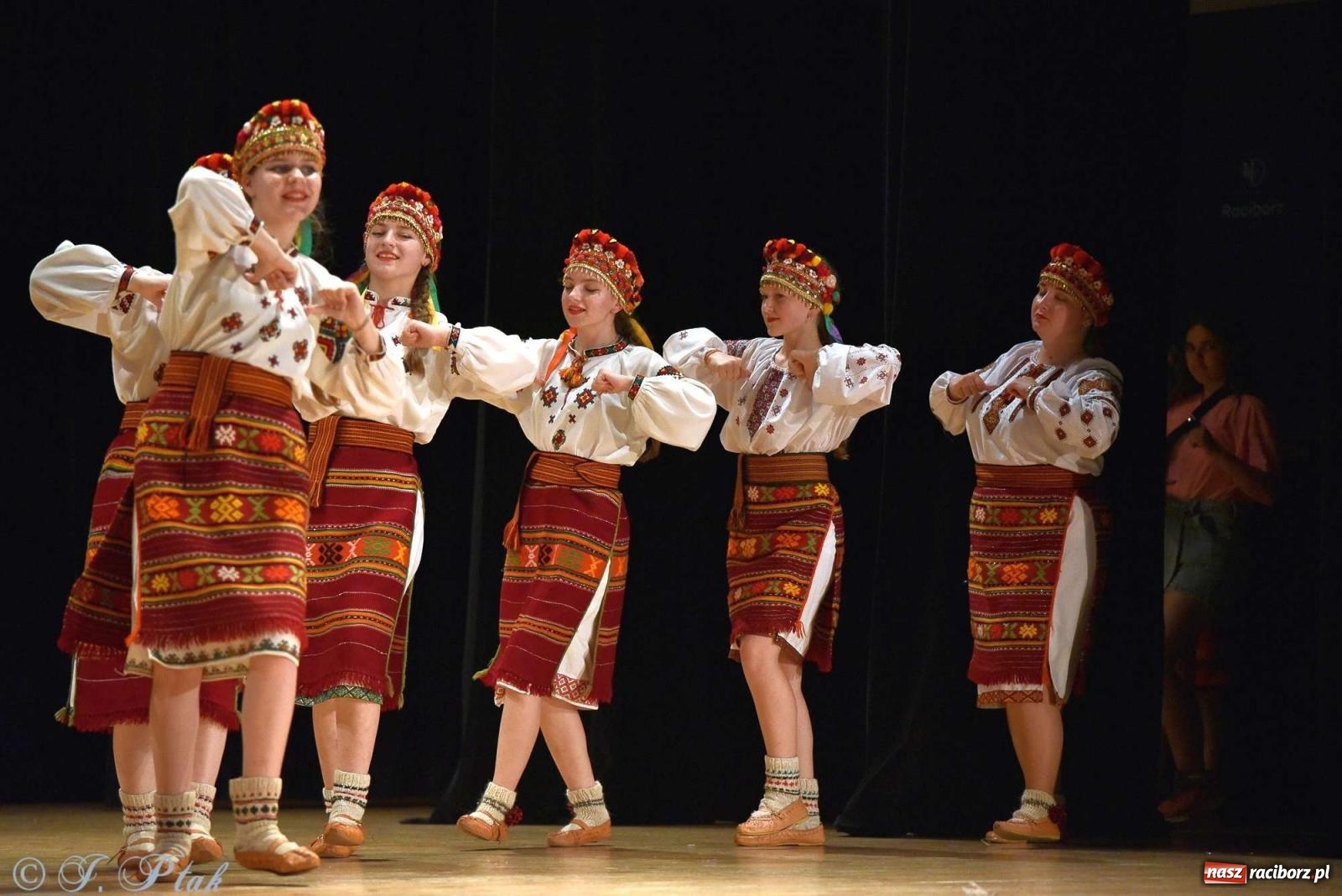 Zdjęcie w galerii na portalu naszraciborz.pl: Tseruli z Gruzji oraz Galicka Wiesiełka z Ukrainy na deskach RCK [FOTO i WIDEO] wiadomości z regionu