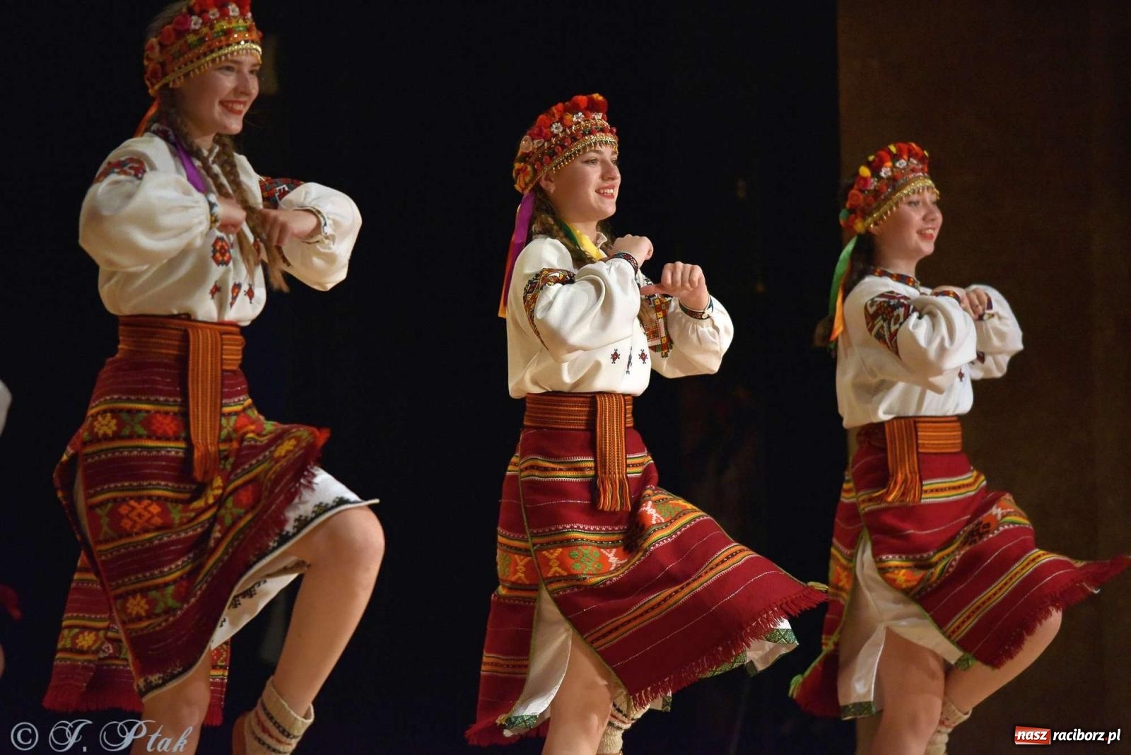 Zdjęcie w galerii na portalu naszraciborz.pl: Tseruli z Gruzji oraz Galicka Wiesiełka z Ukrainy na deskach RCK [FOTO i WIDEO] wiadomości z regionu