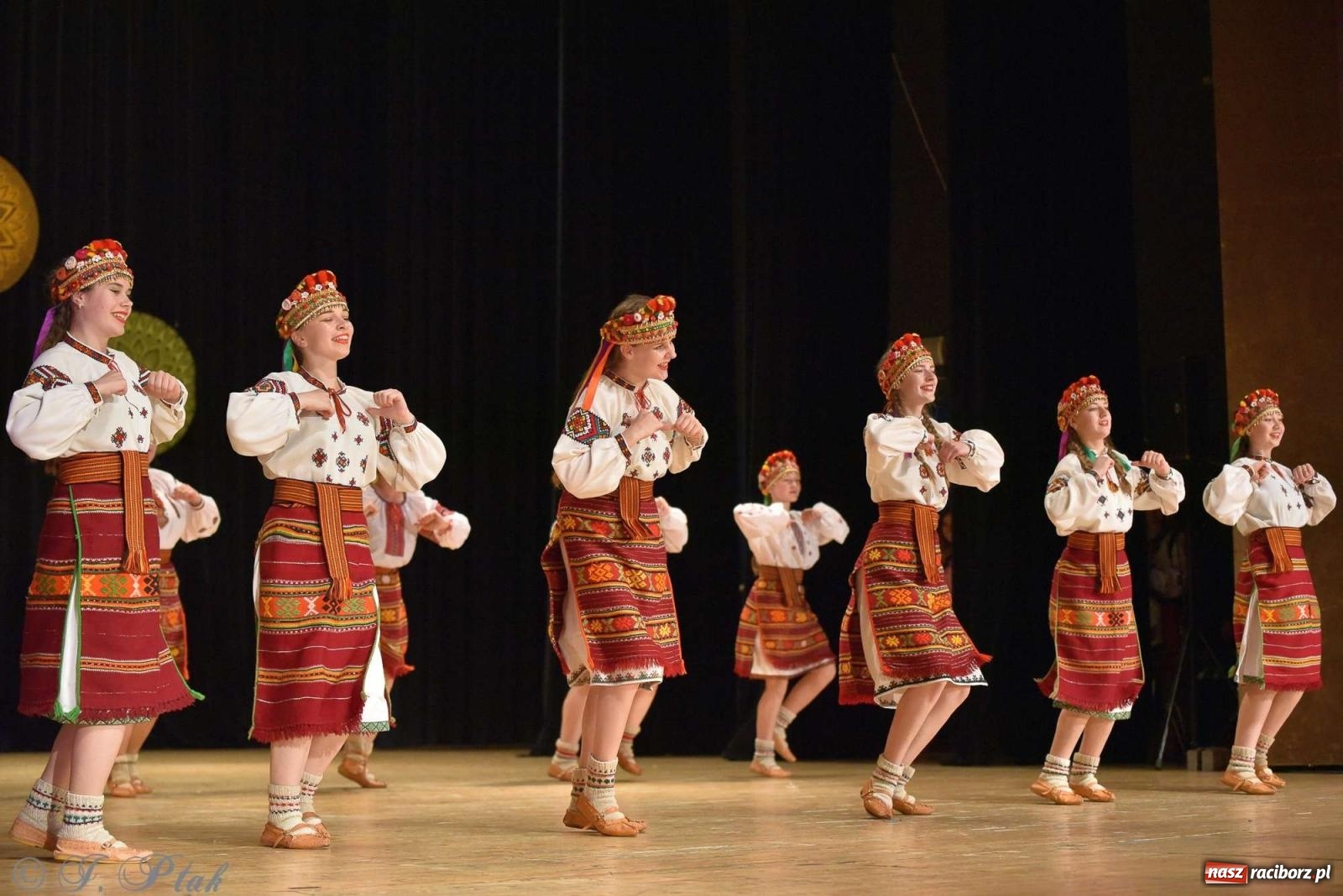 Zdjęcie w galerii na portalu naszraciborz.pl: Tseruli z Gruzji oraz Galicka Wiesiełka z Ukrainy na deskach RCK [FOTO i WIDEO] wiadomości z regionu
