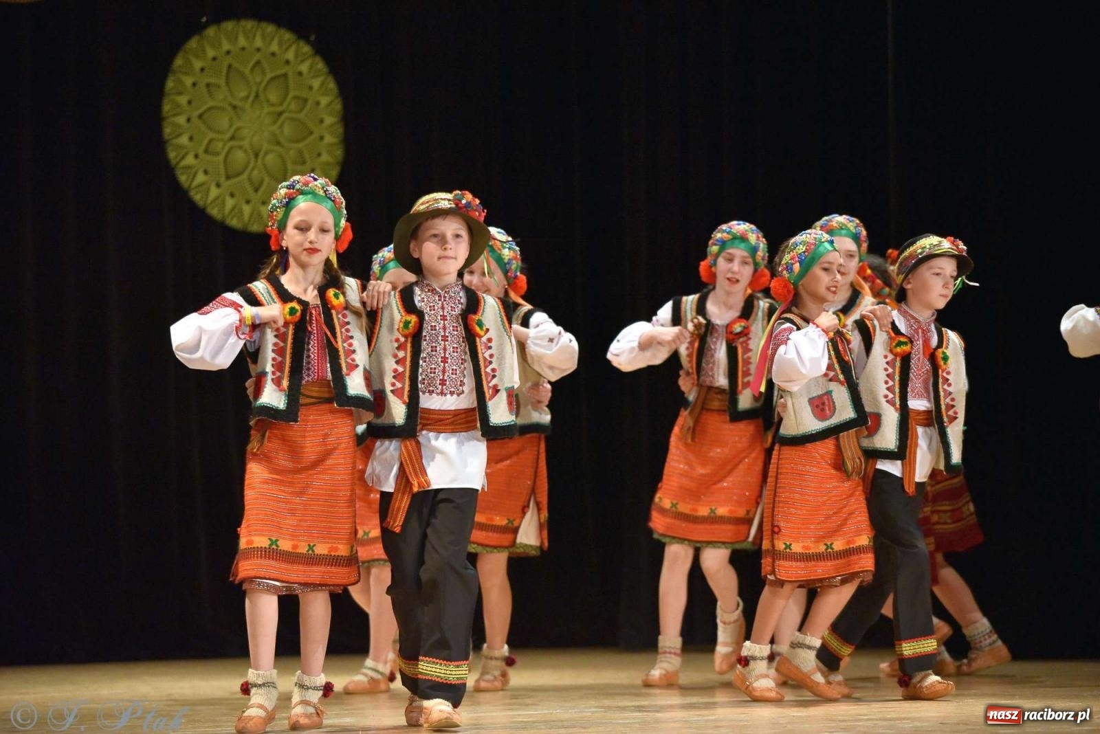 Zdjęcie w galerii na portalu naszraciborz.pl: Tseruli z Gruzji oraz Galicka Wiesiełka z Ukrainy na deskach RCK [FOTO i WIDEO] wiadomości z regionu